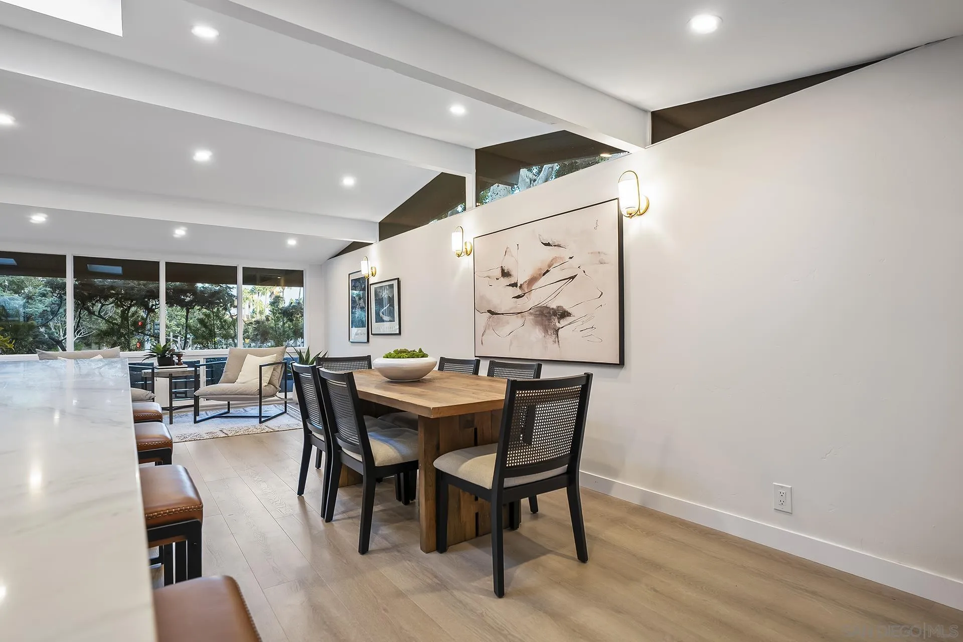 2204 Rosecrans
