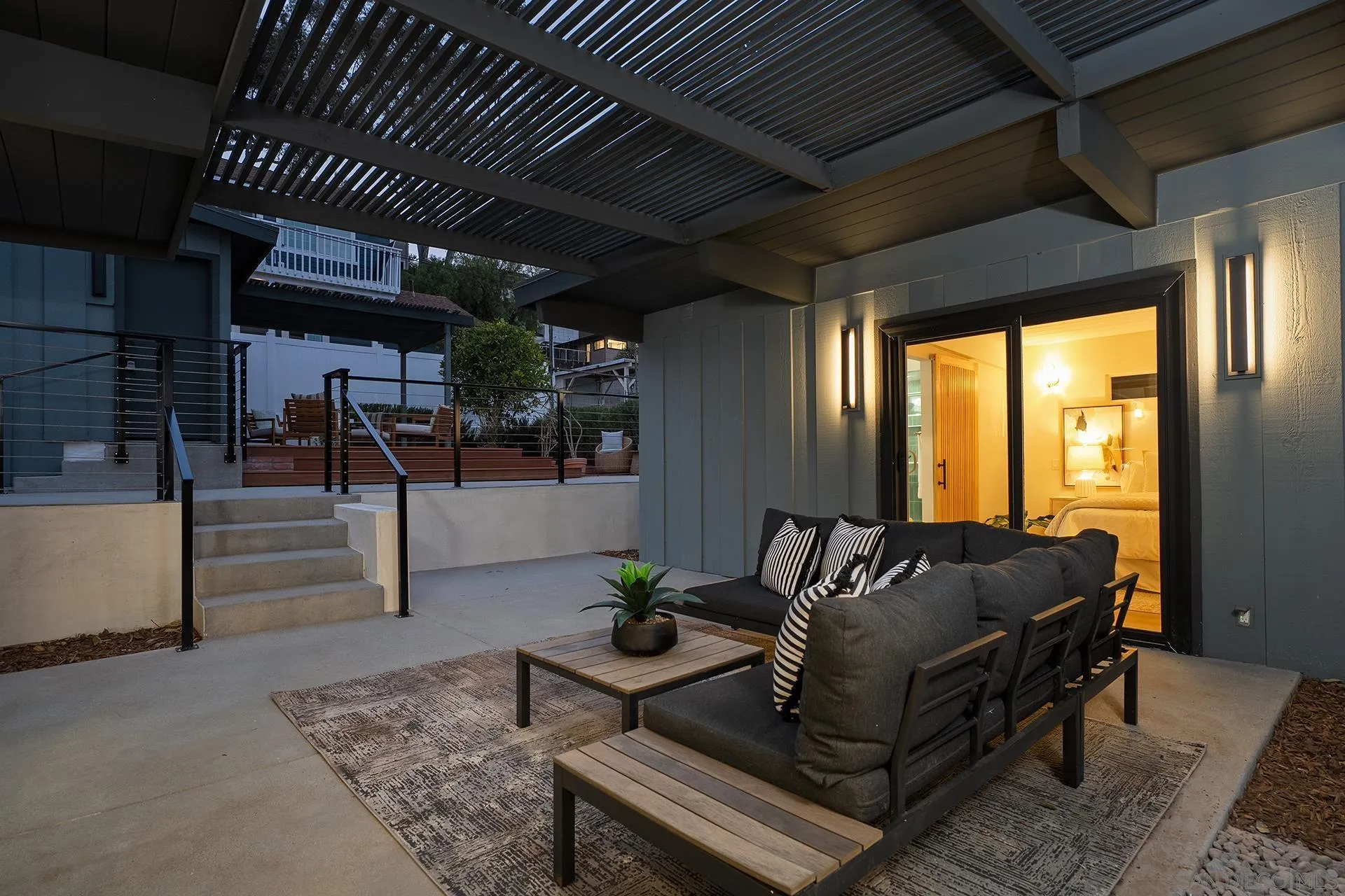 2204 Rosecrans