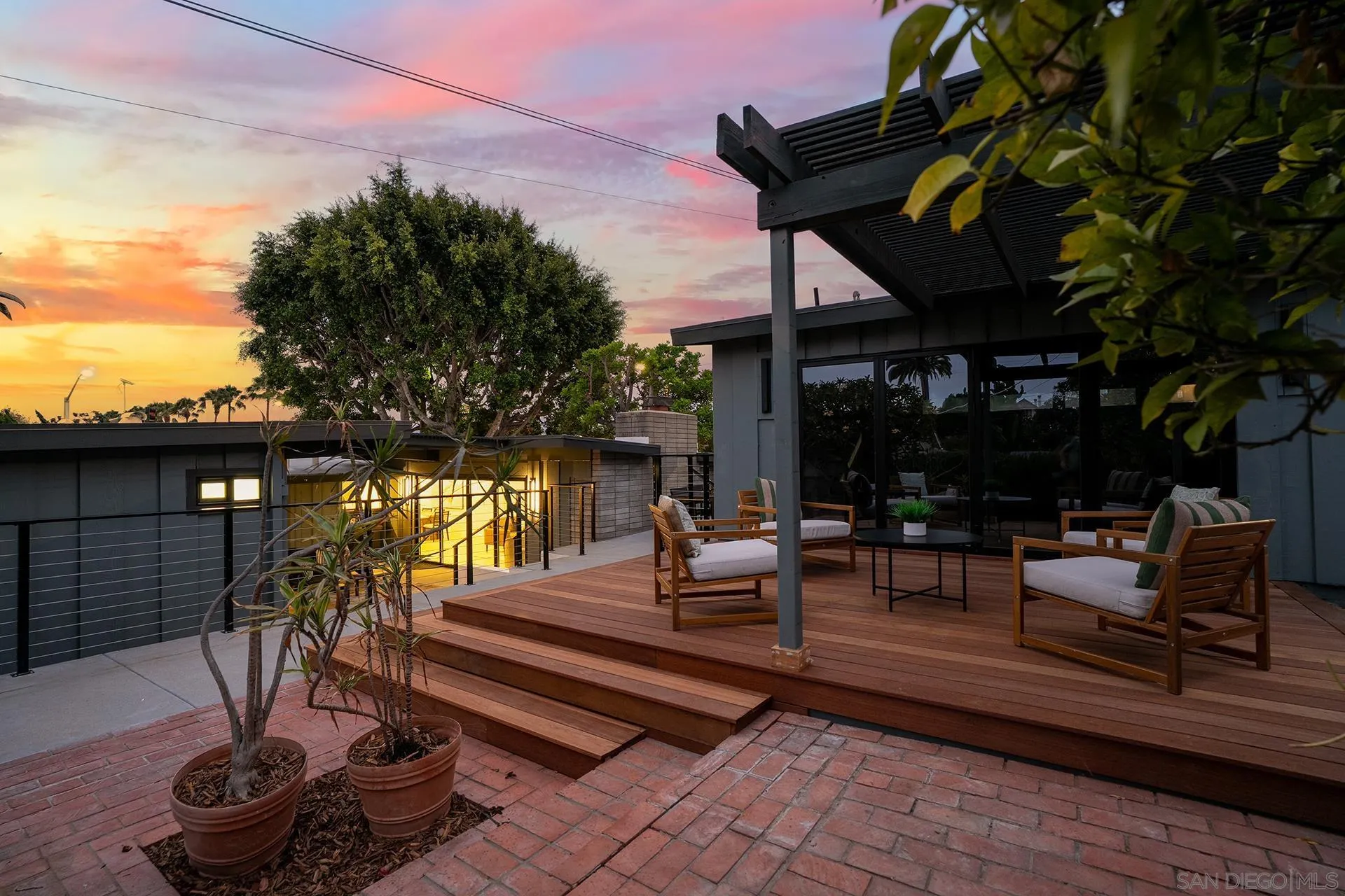 2204 Rosecrans