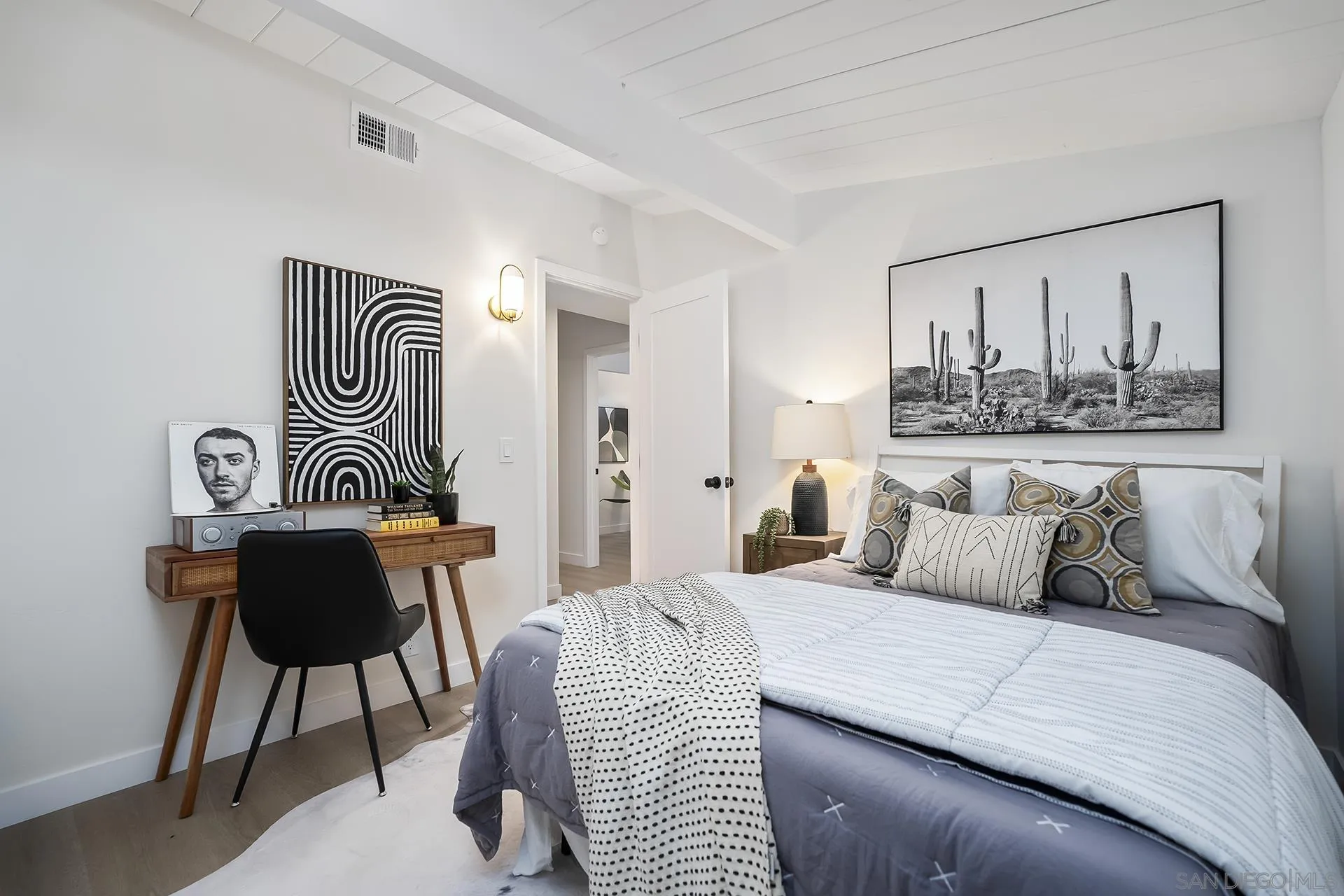 2204 Rosecrans
