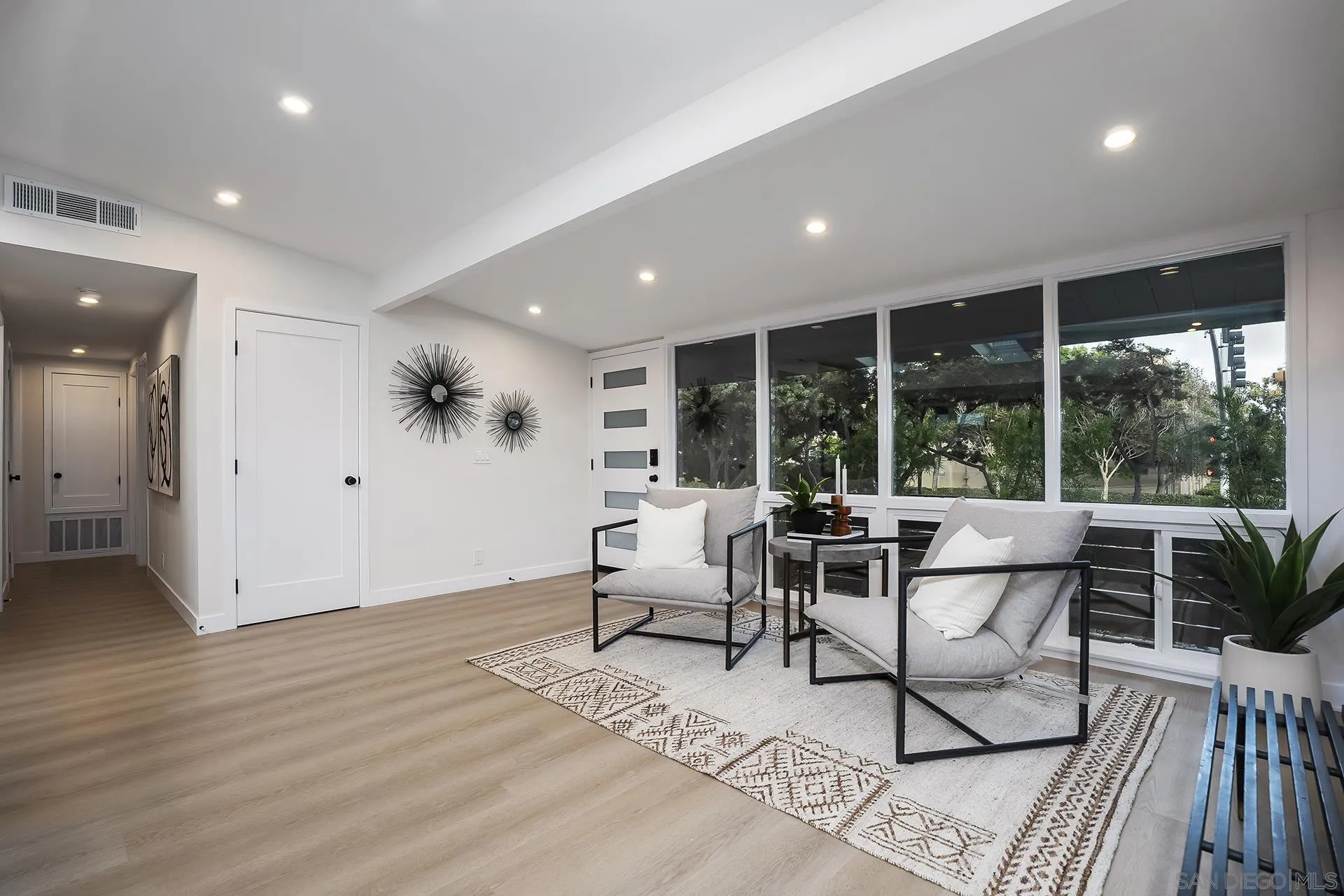 2204 Rosecrans