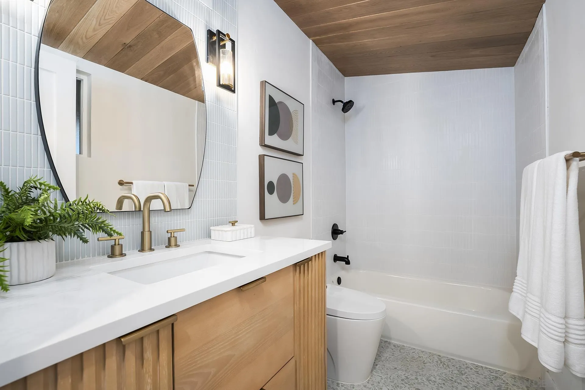 2204 Rosecrans