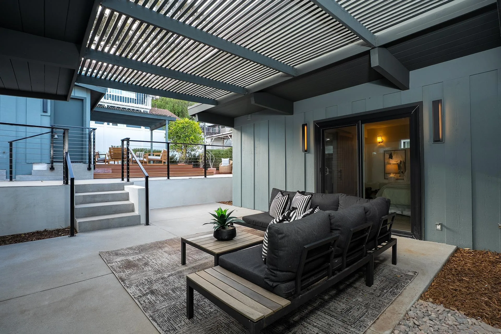 2204 Rosecrans