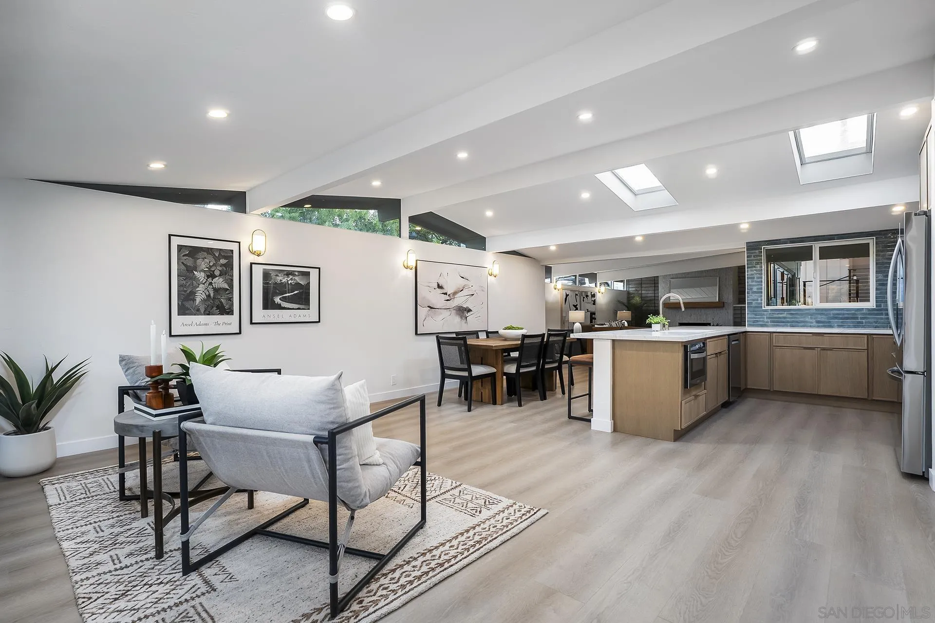 2204 Rosecrans