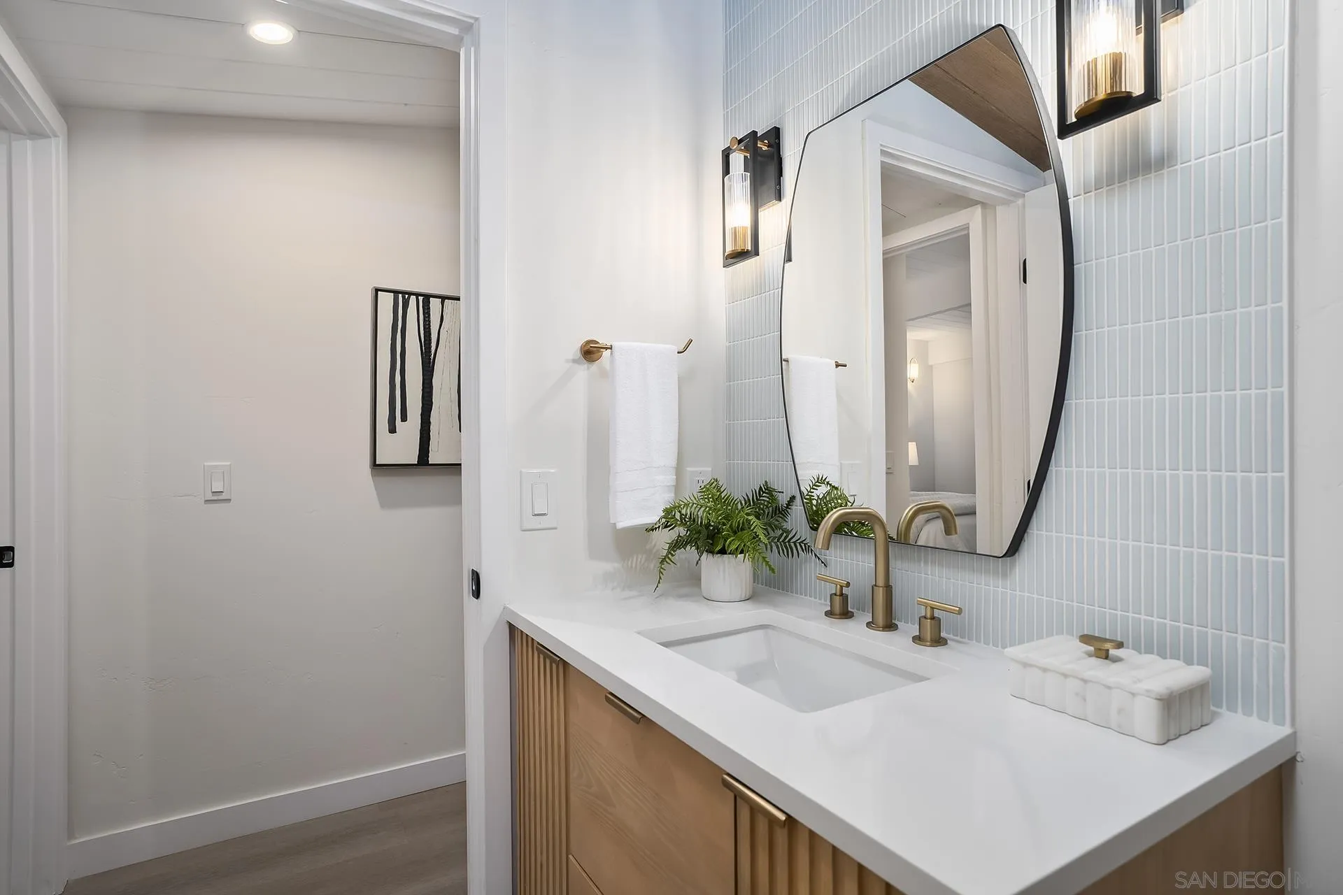 2204 Rosecrans