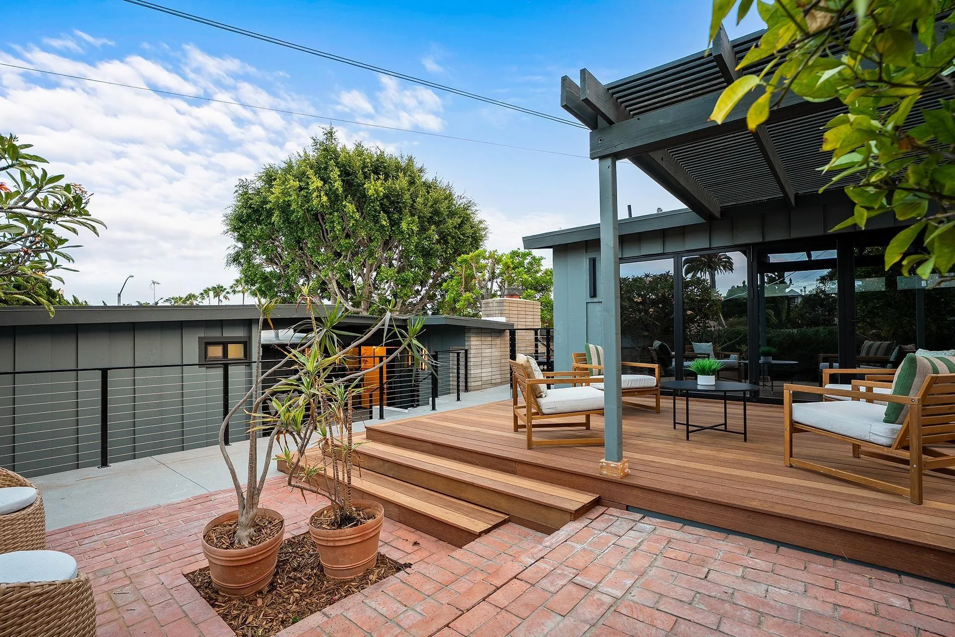 2204 Rosecrans
