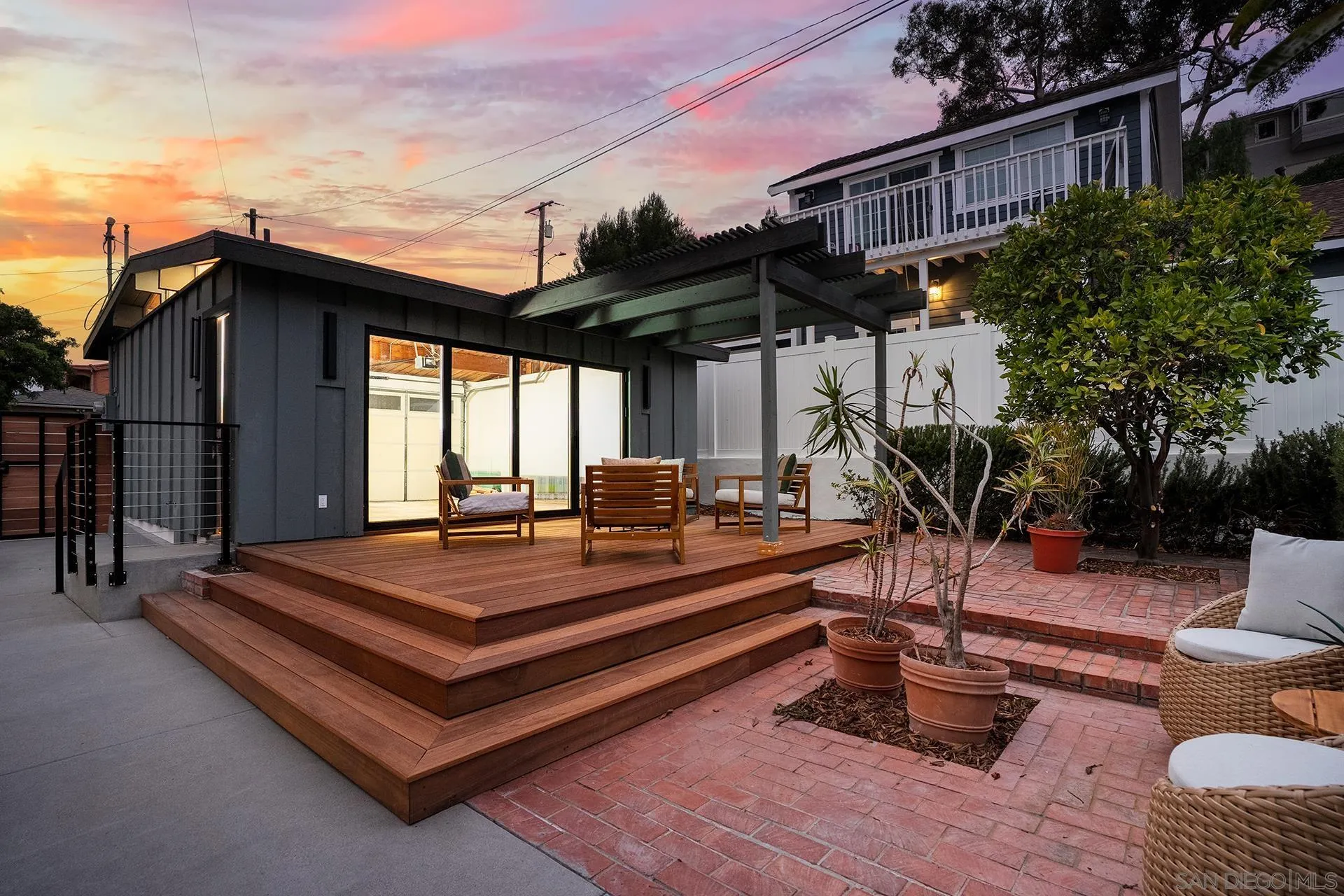 2204 Rosecrans