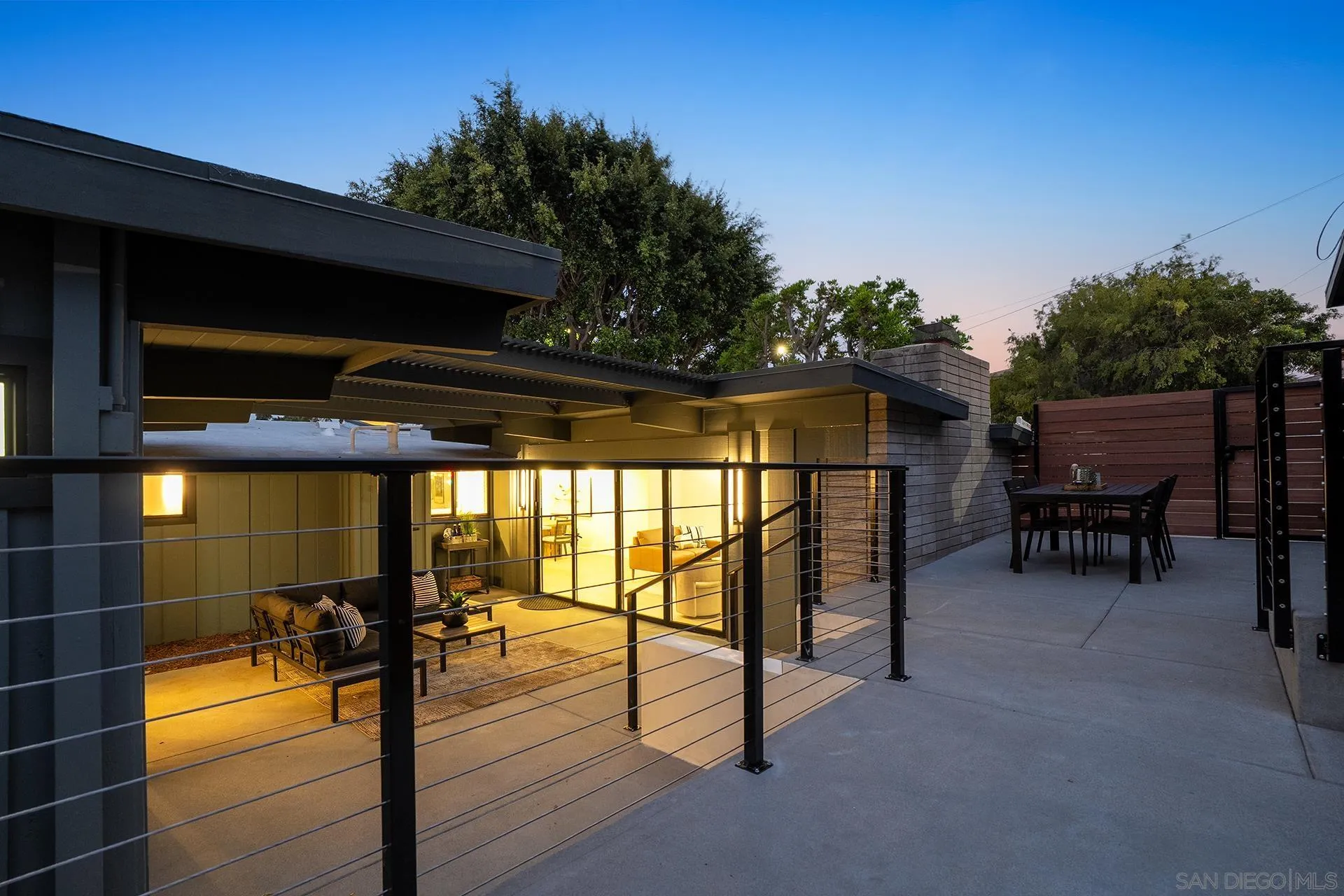 2204 Rosecrans