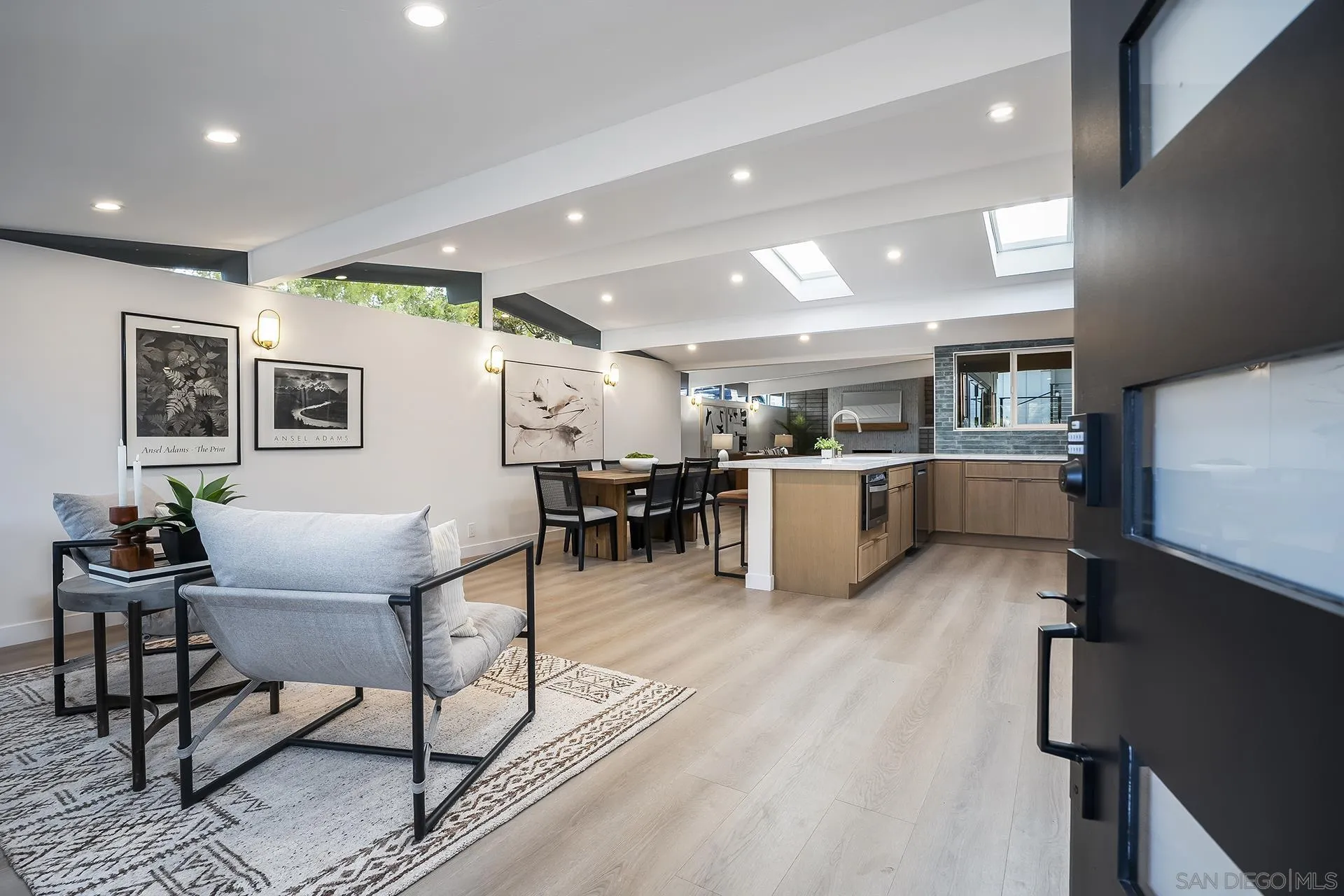 2204 Rosecrans
