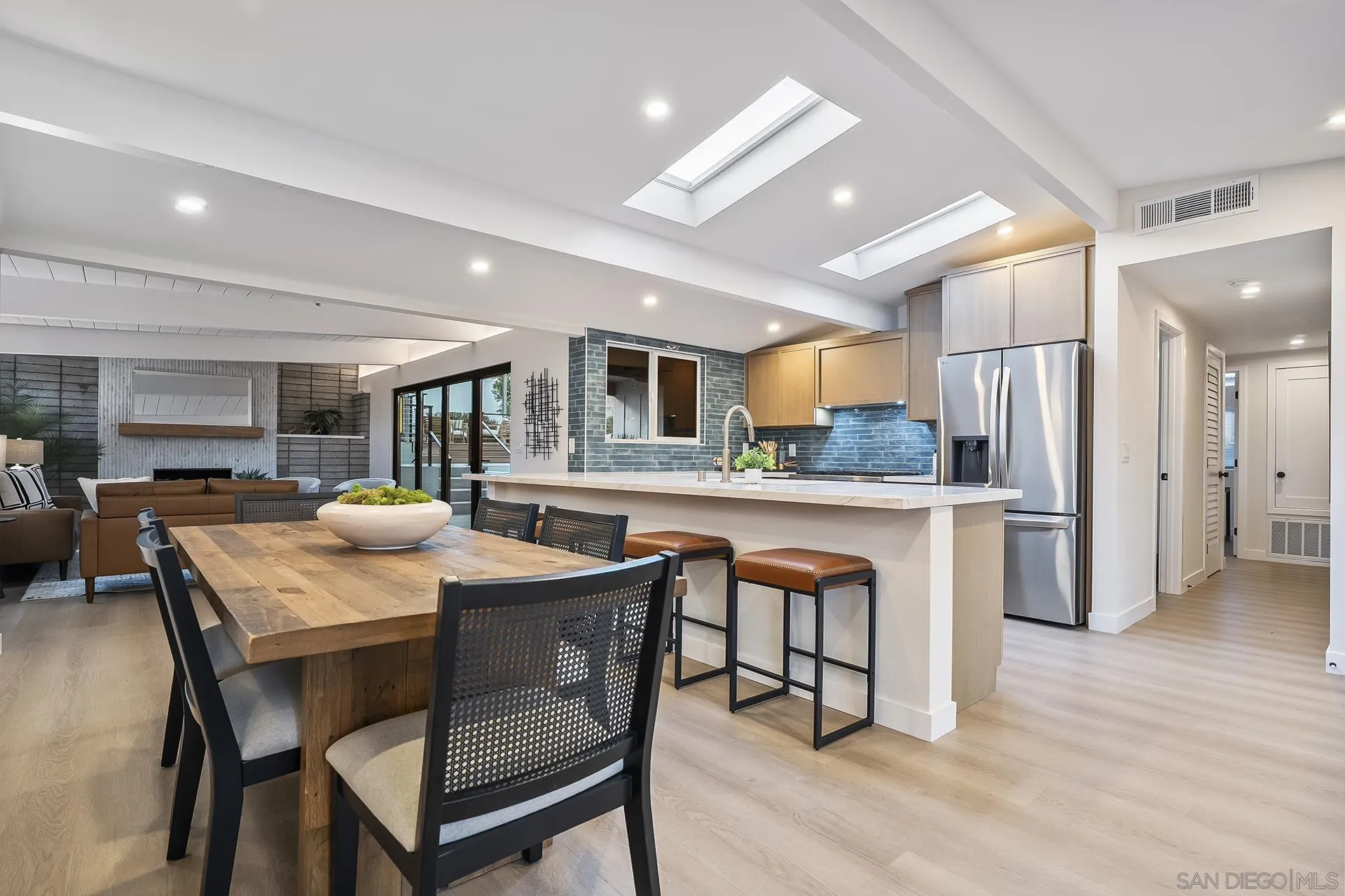 2204 Rosecrans