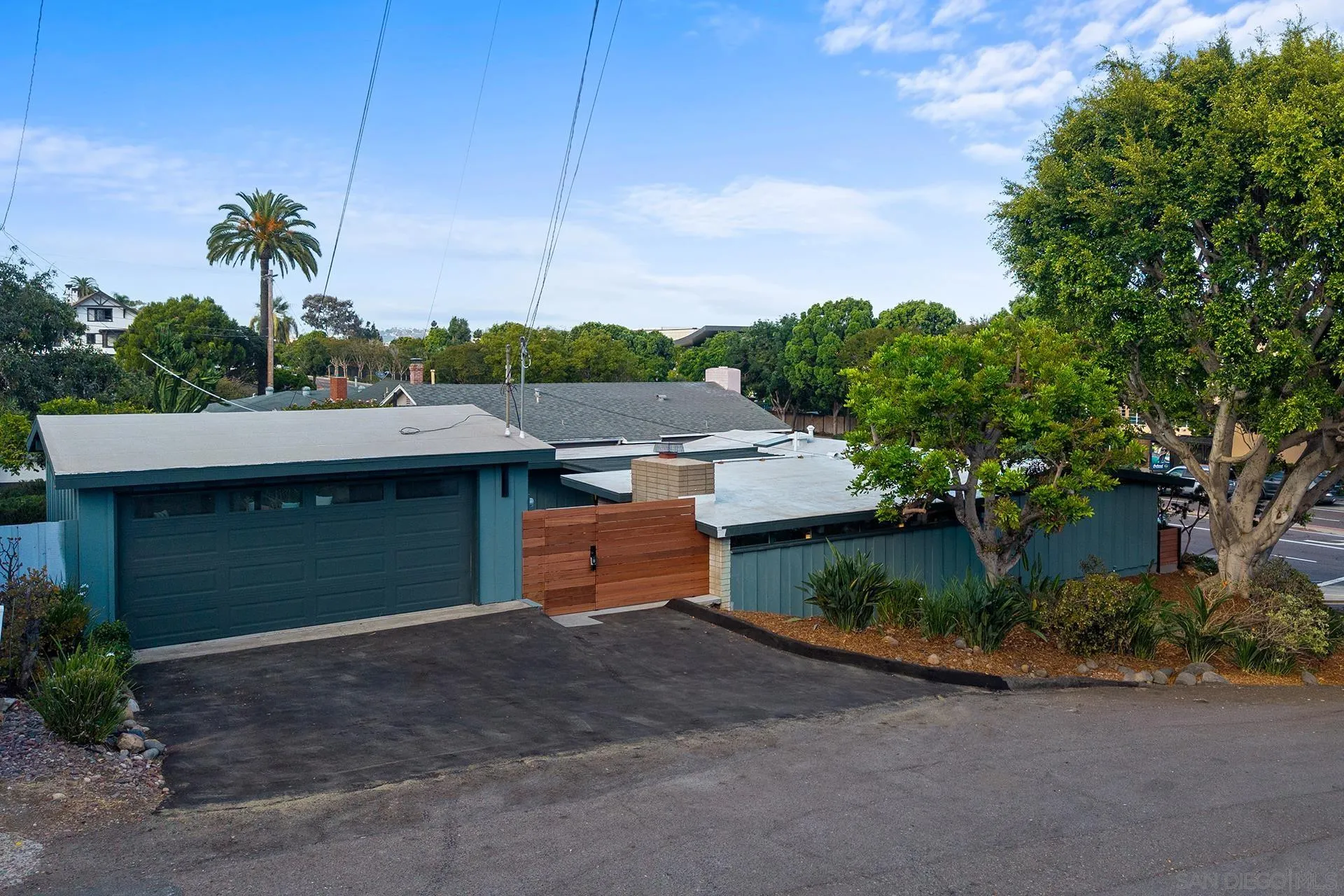 2204 Rosecrans