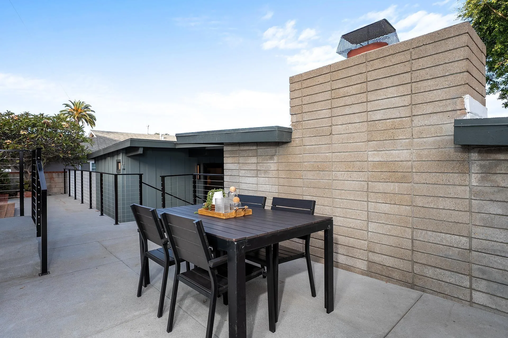 2204 Rosecrans