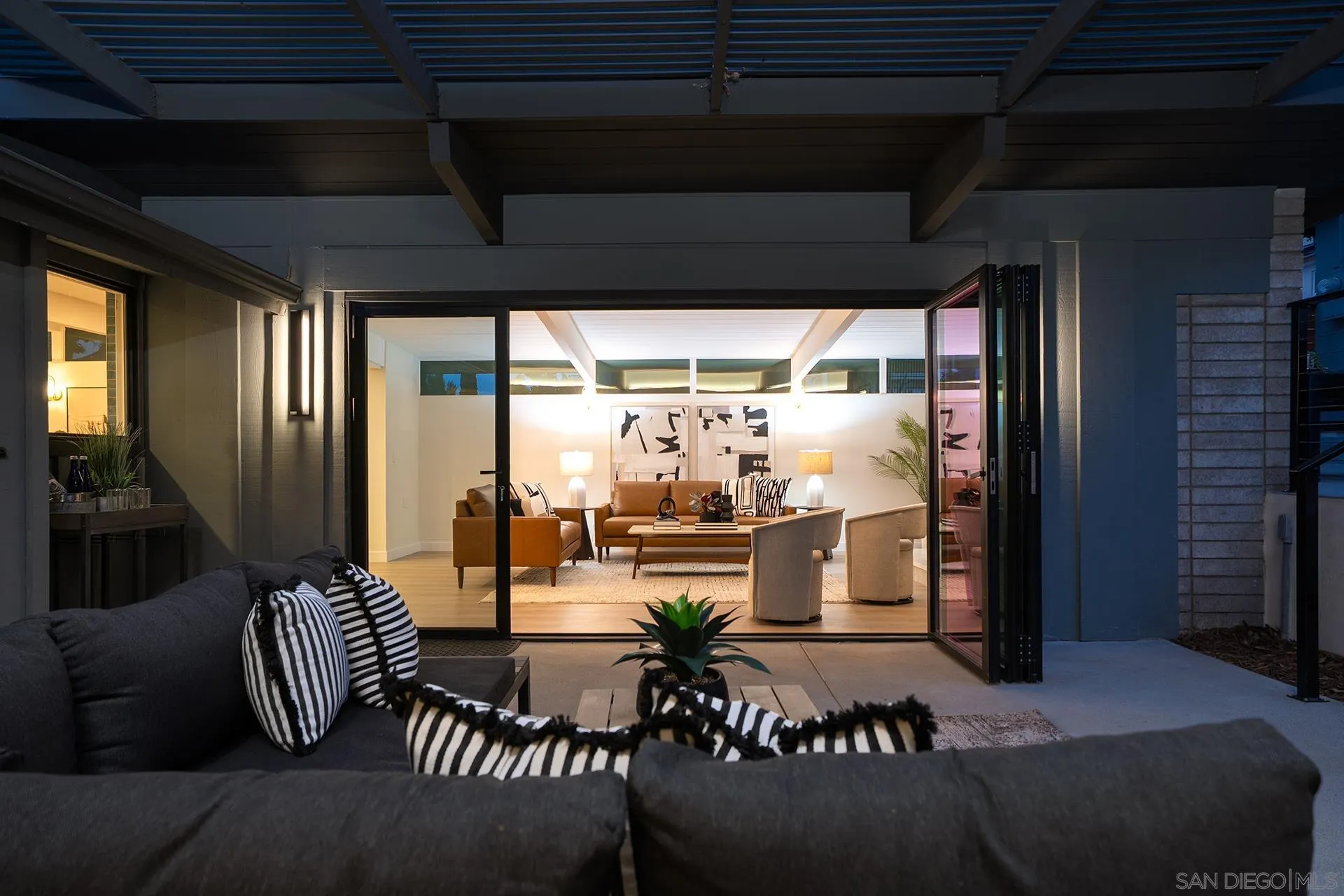2204 Rosecrans