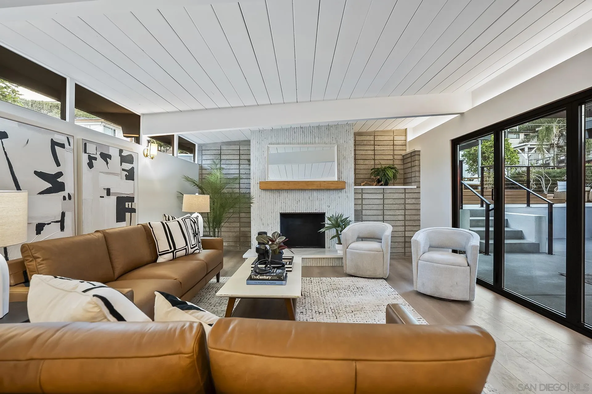 2204 Rosecrans
