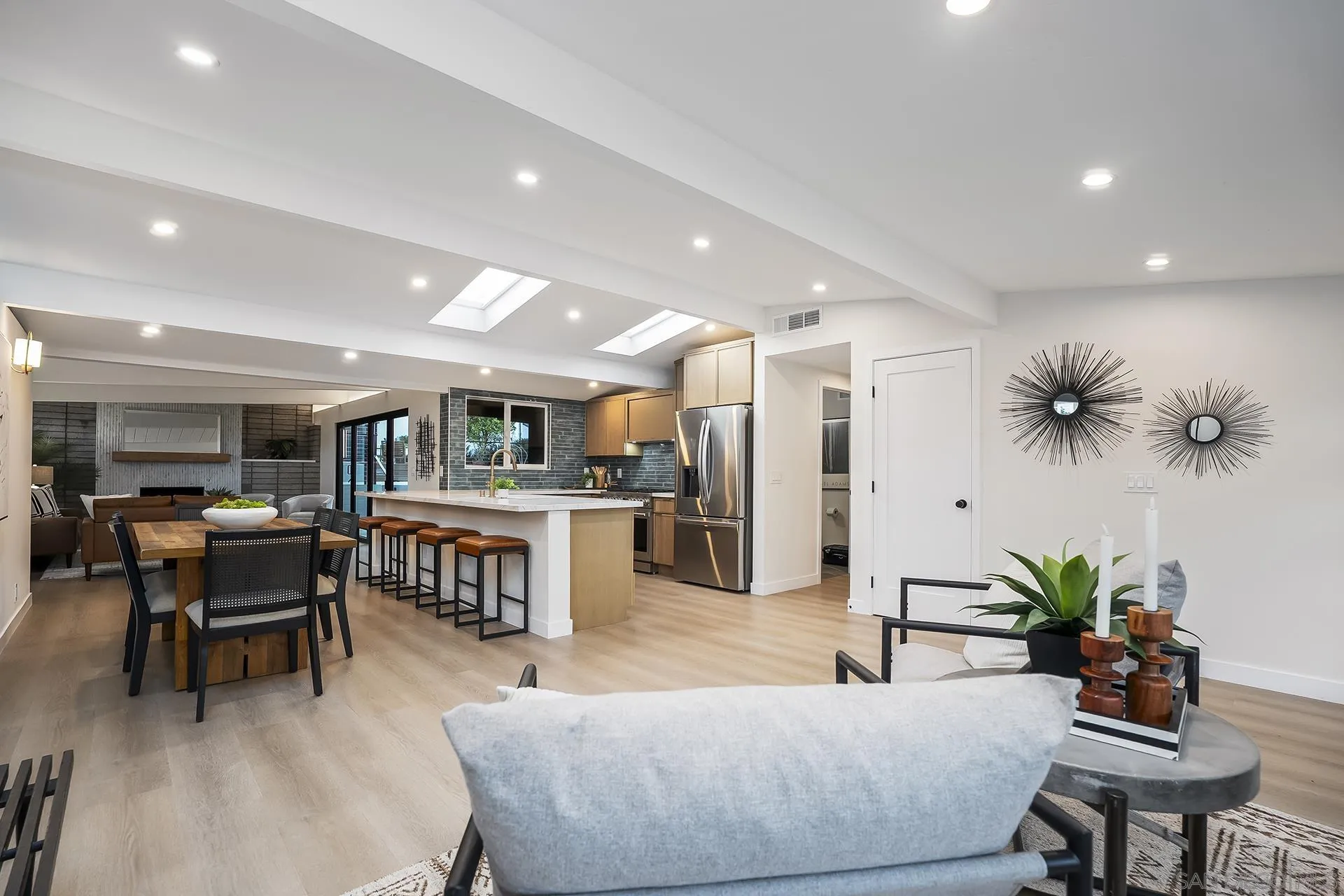 2204 Rosecrans