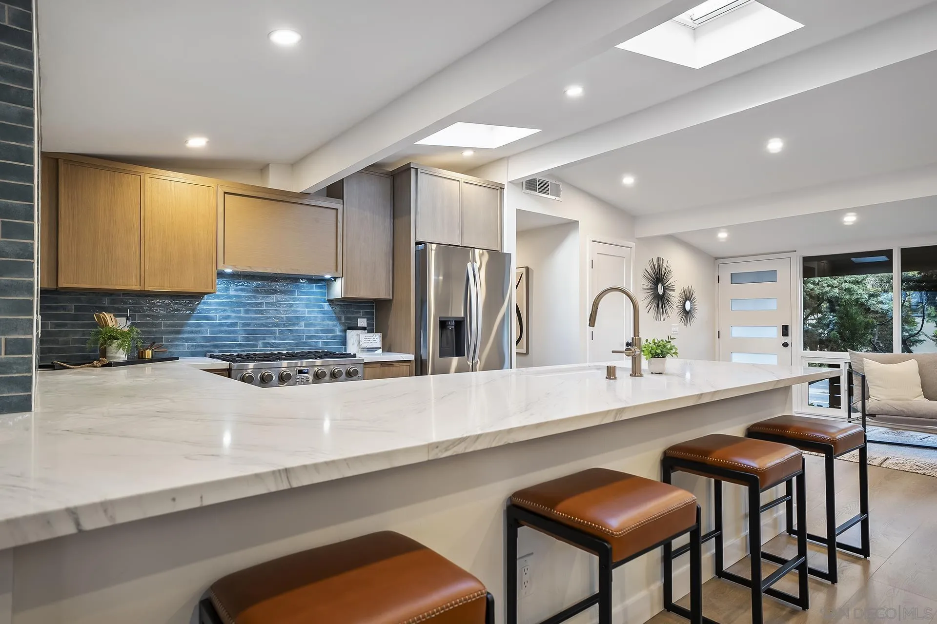 2204 Rosecrans