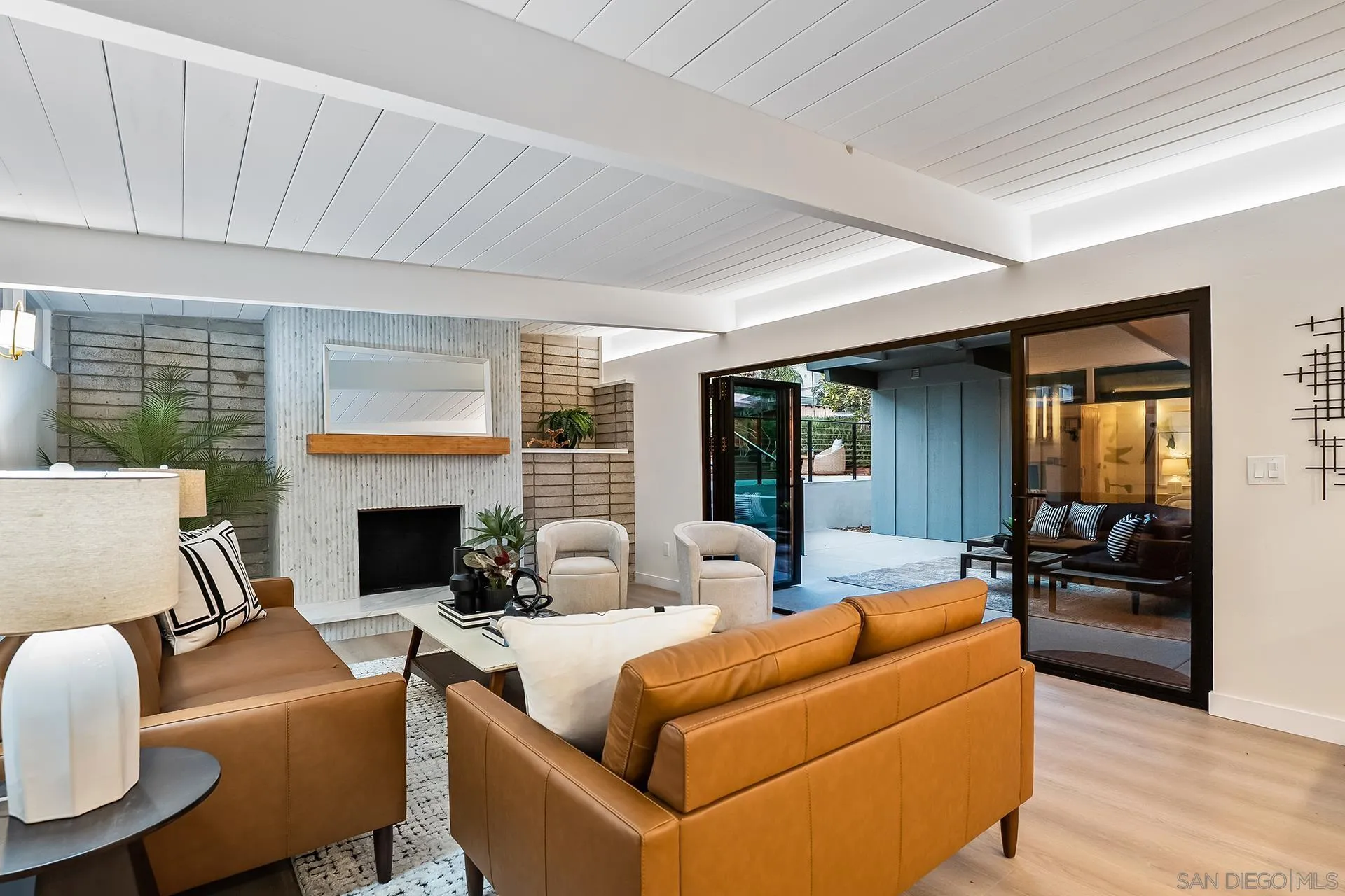 2204 Rosecrans