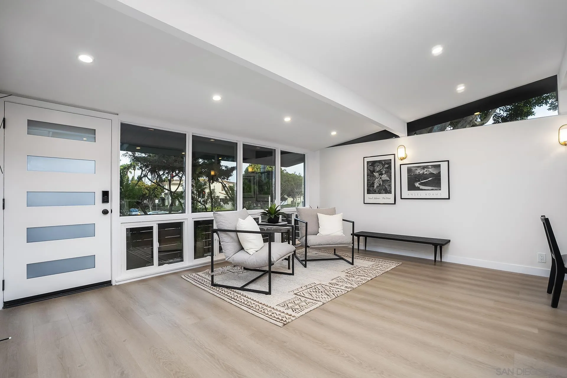 2204 Rosecrans
