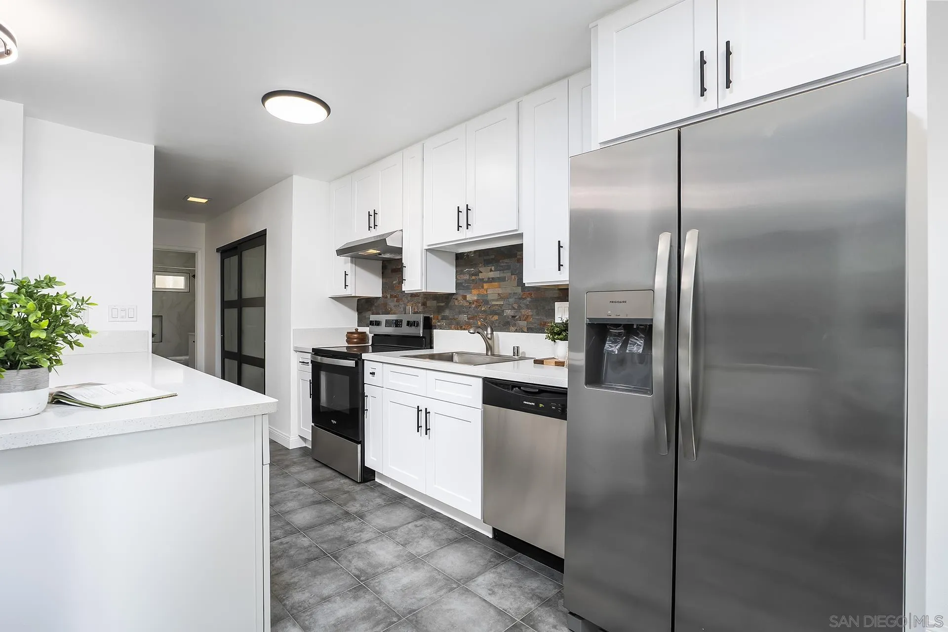 2388 Grand