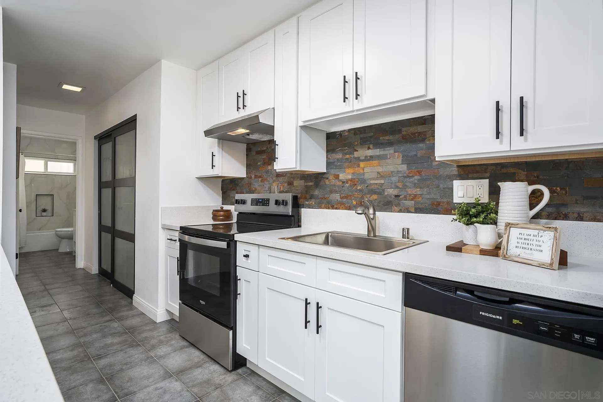 2388 Grand