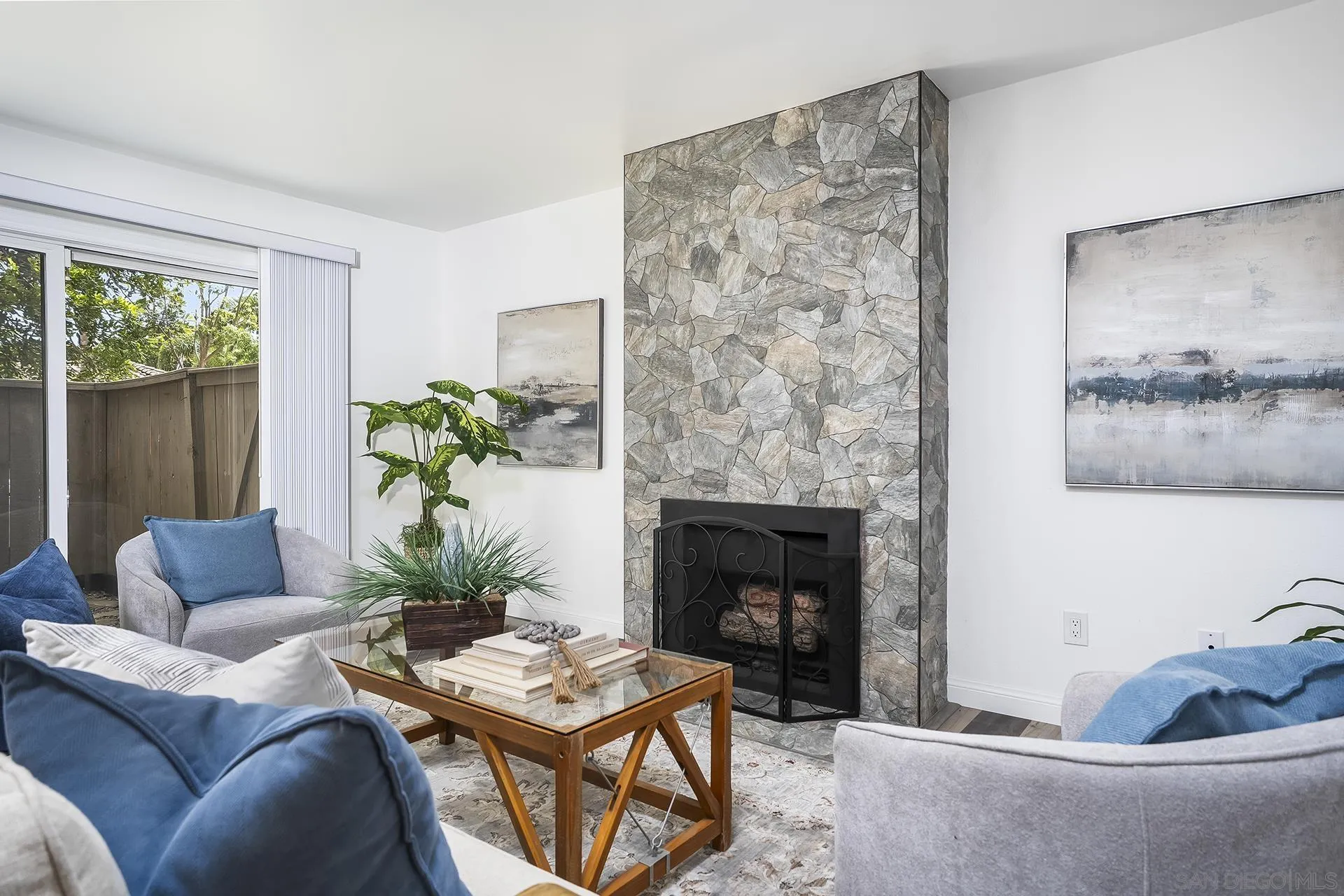 2388 Grand