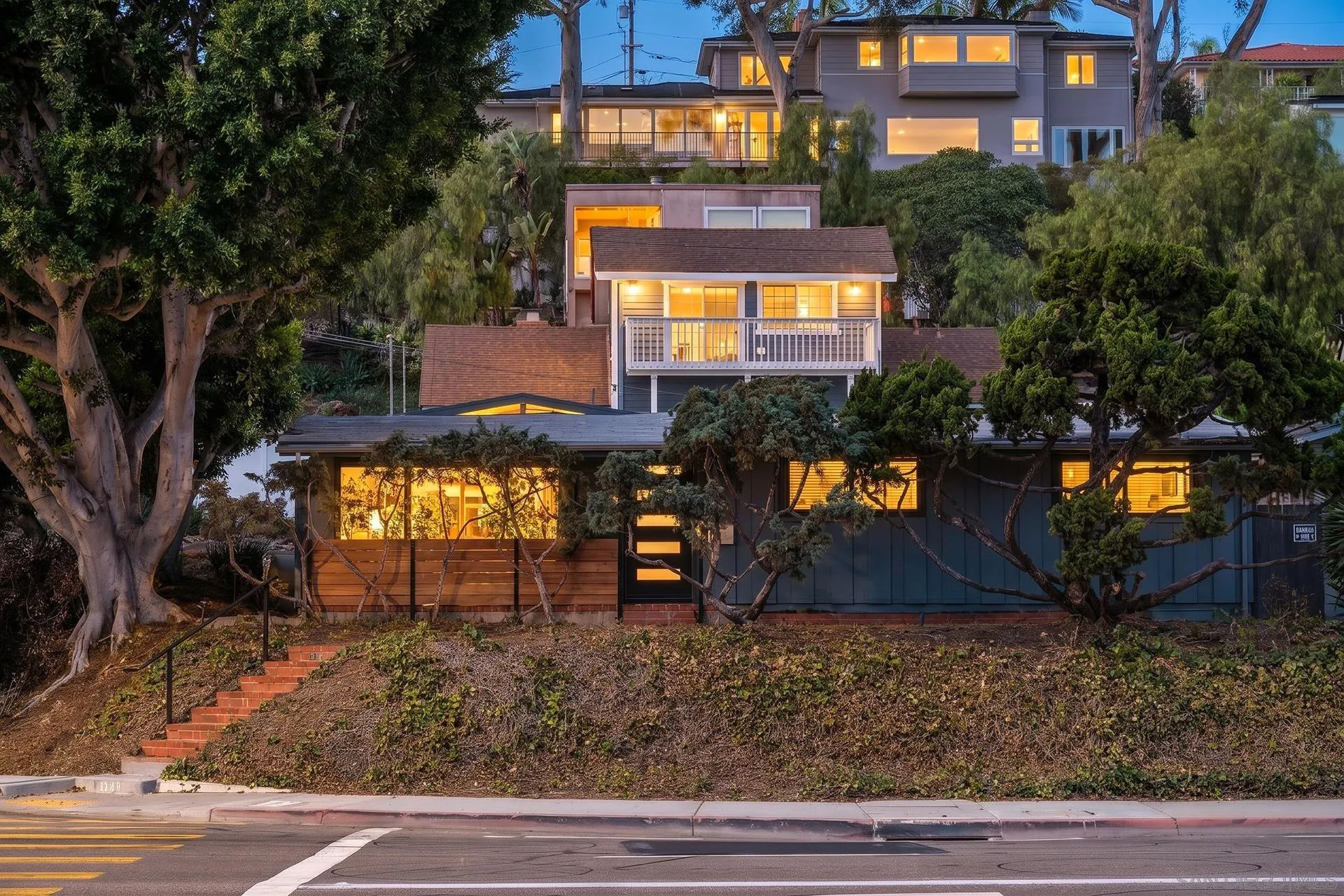 2204 Rosecrans