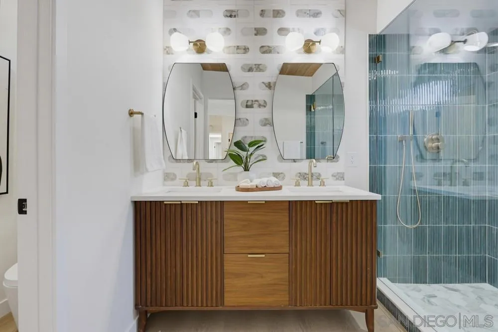 2204 Rosecrans
