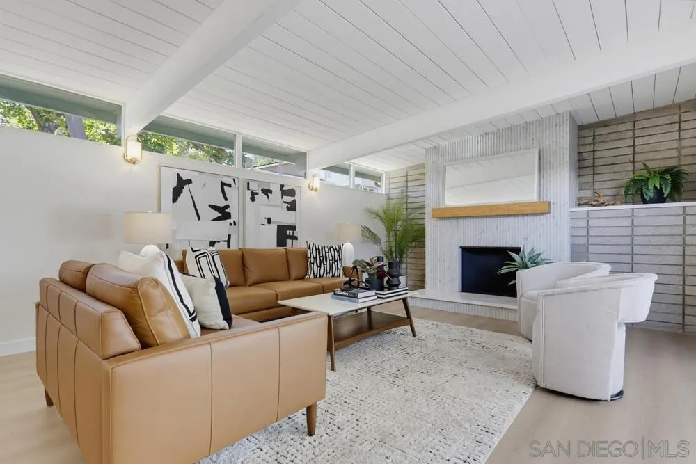 2204 Rosecrans