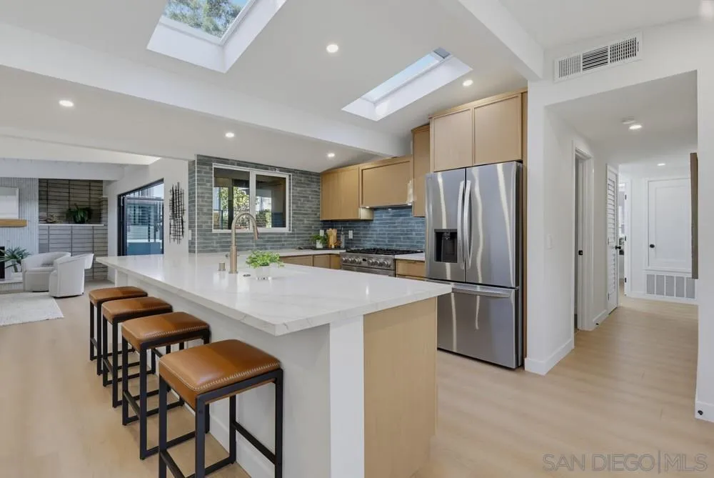 2204 Rosecrans