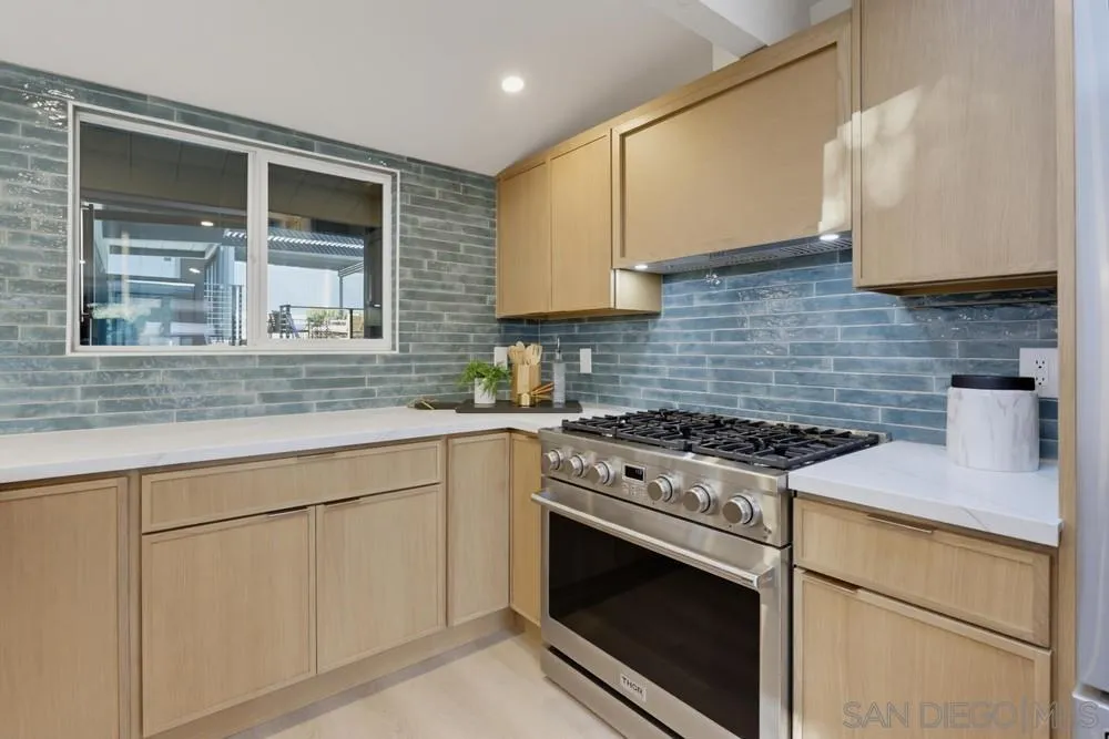 2204 Rosecrans
