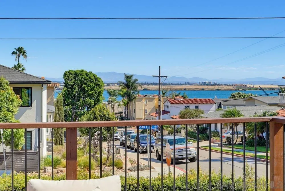 350 San Elijo