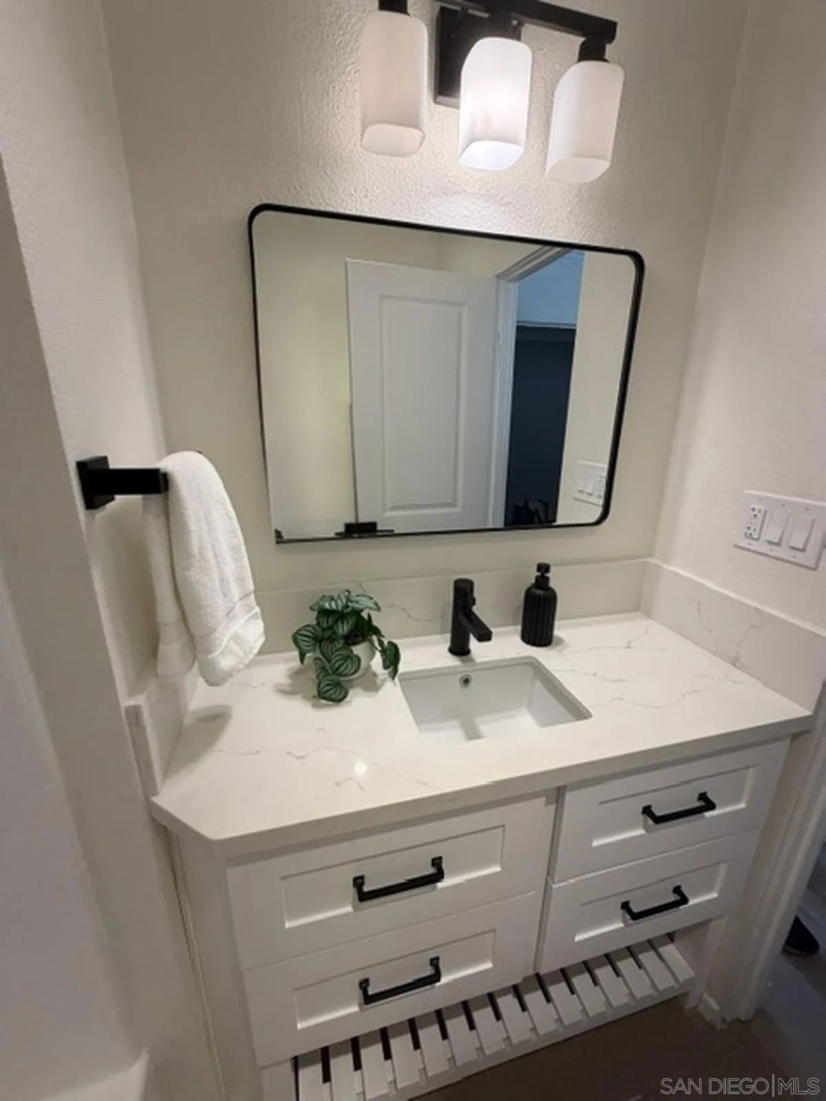 1021 Scott Unit 107