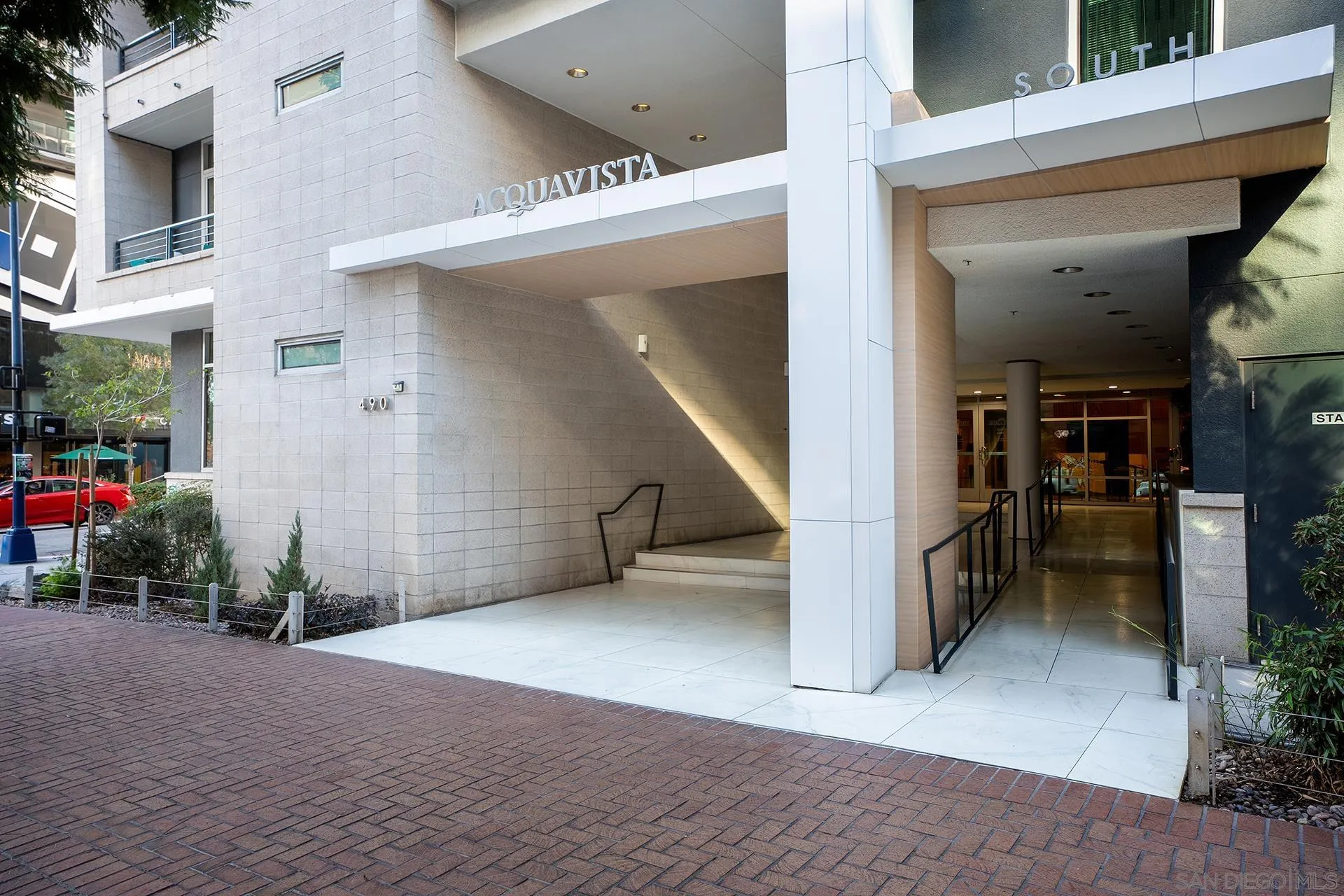 425 W Beech St Unit 327