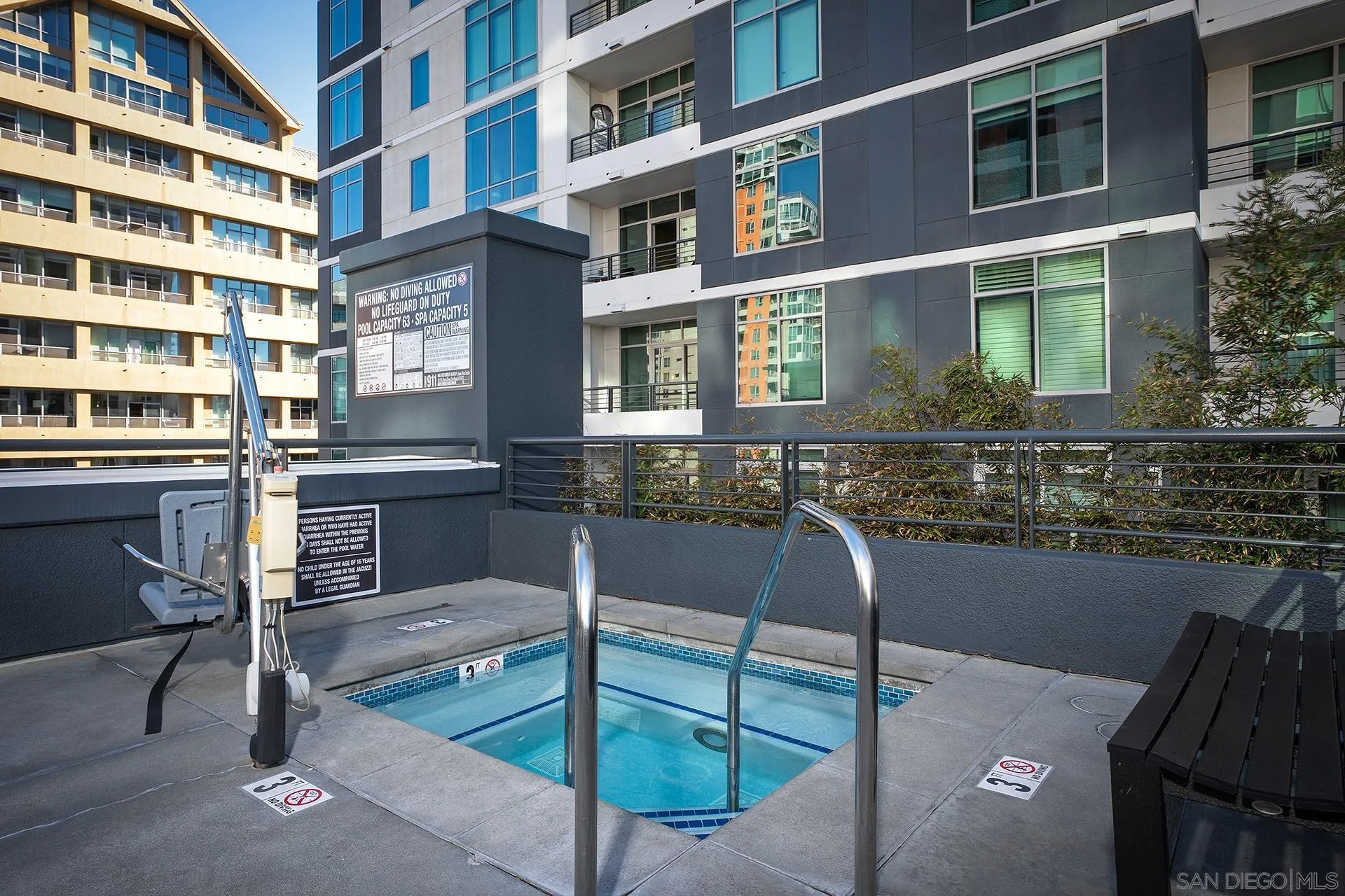 425 W Beech St Unit 327