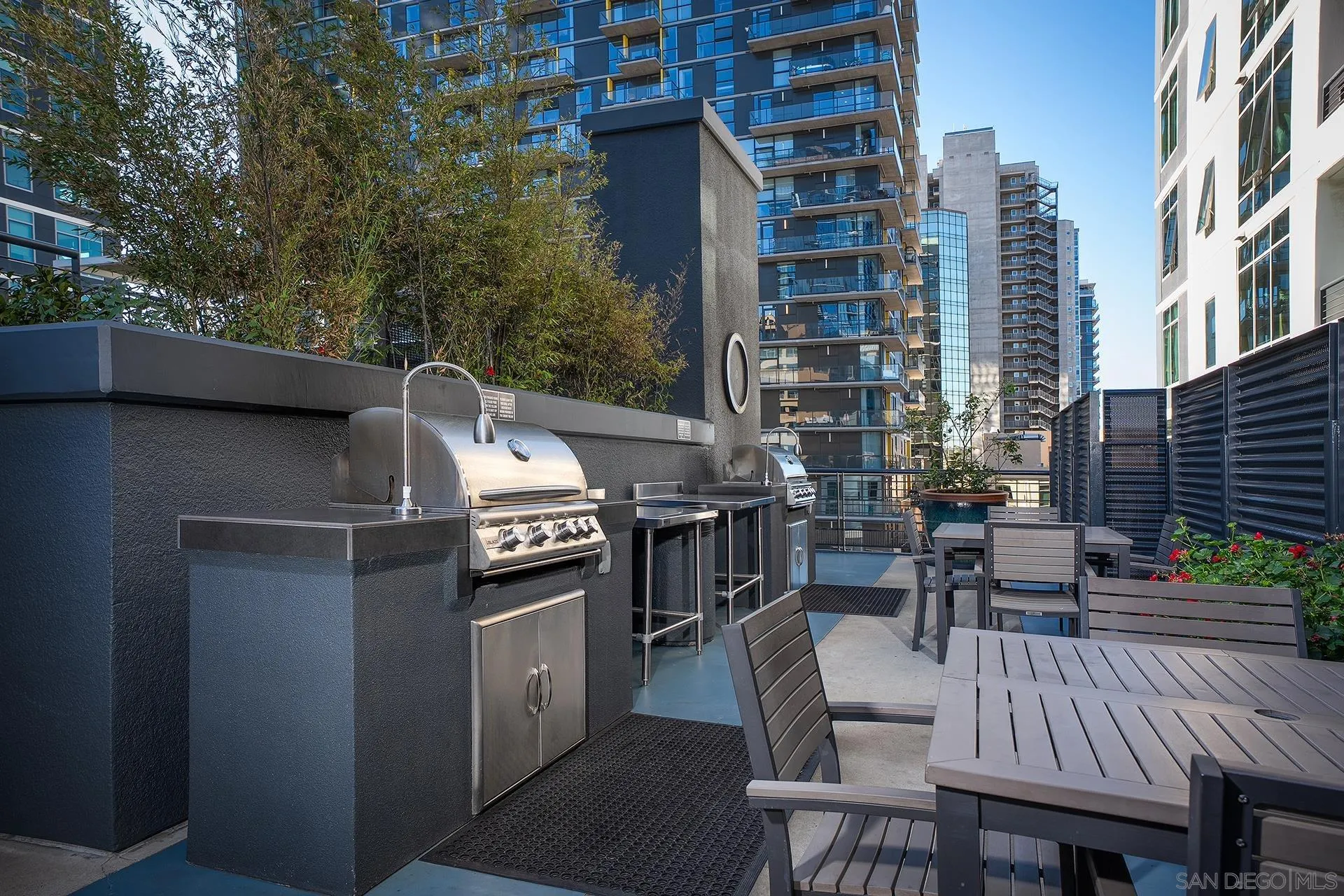 425 W Beech St Unit 327