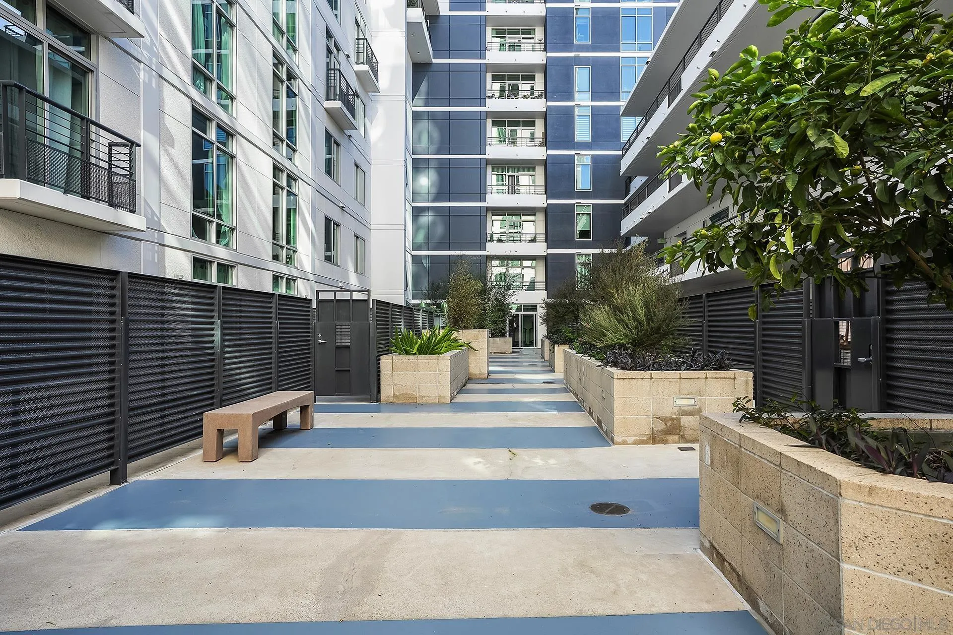 425 W Beech St Unit 327