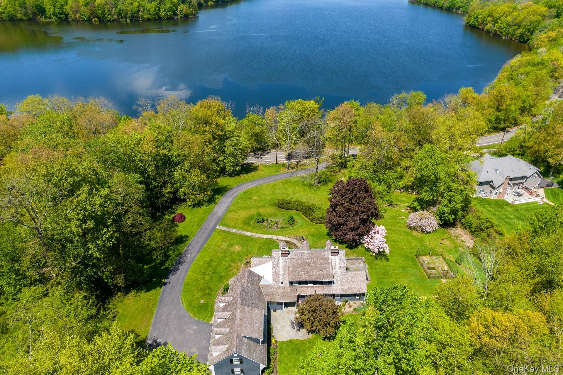 52 Lake Road
