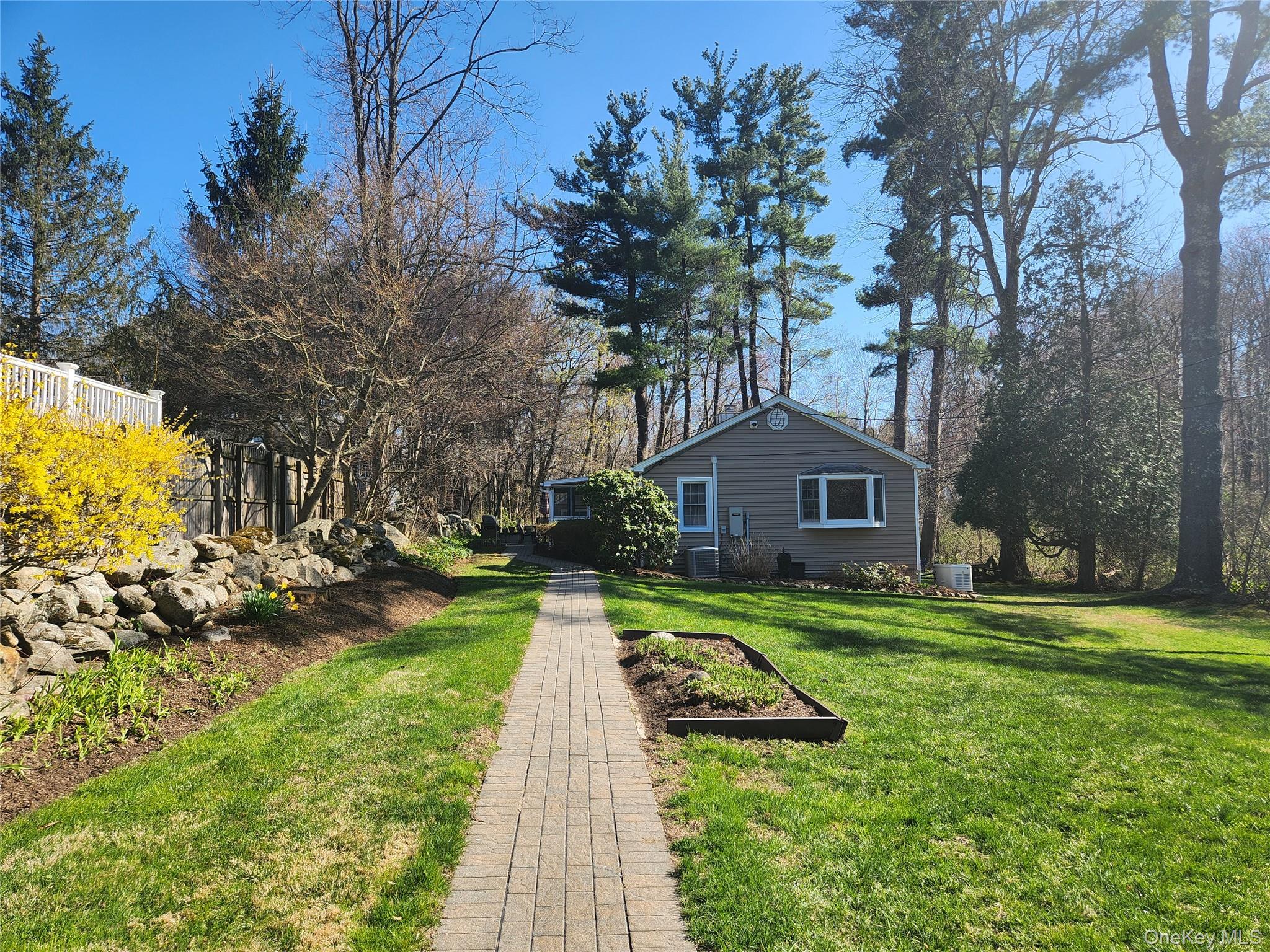 12 Lakeview Drive