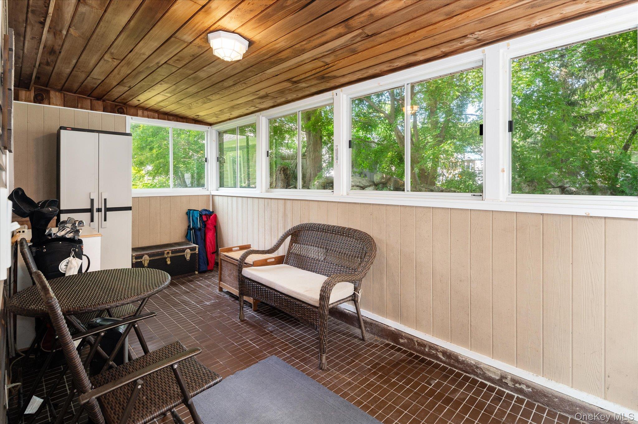 12 Lakeview Drive