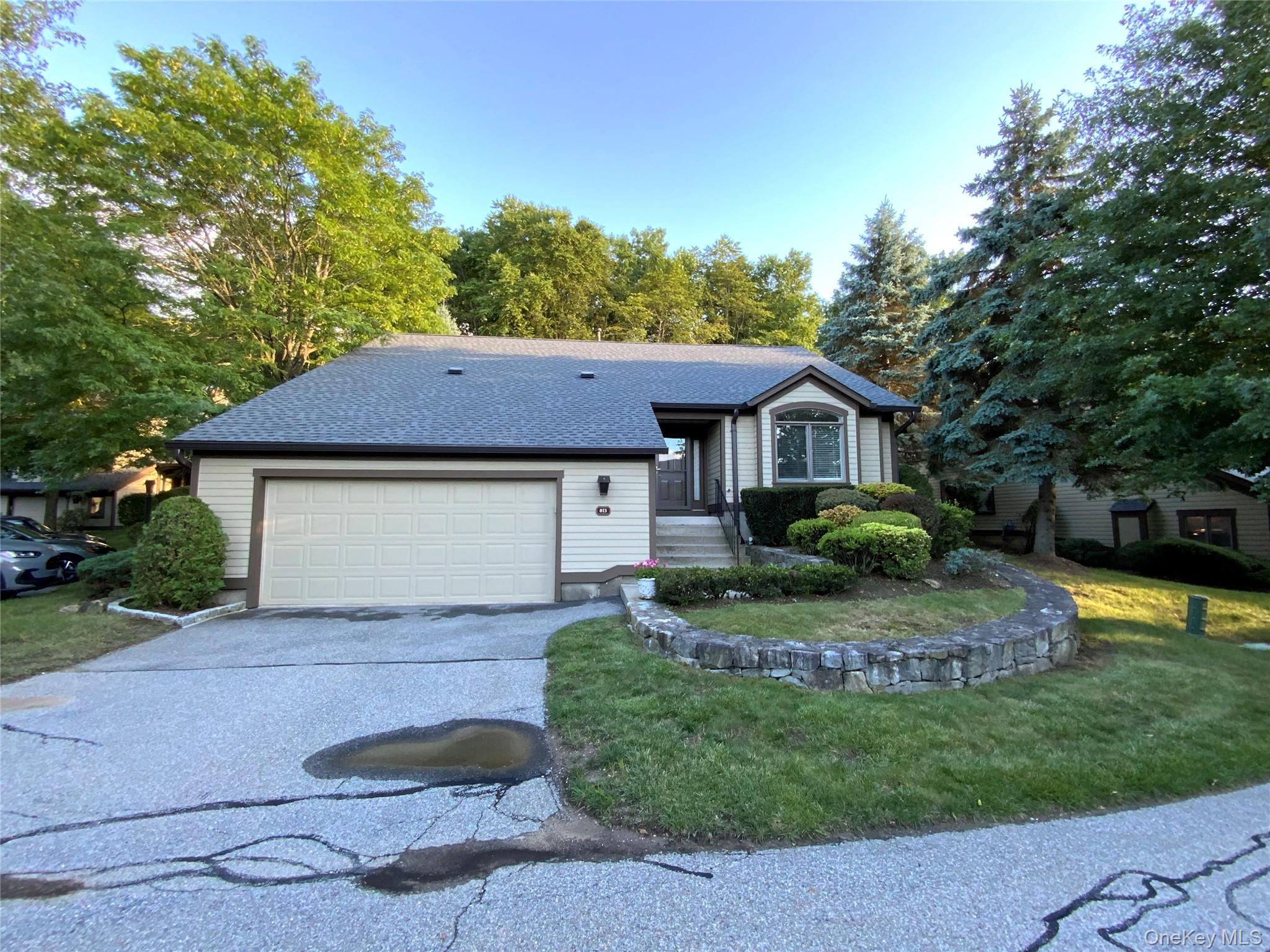 813 Heritage Hills
