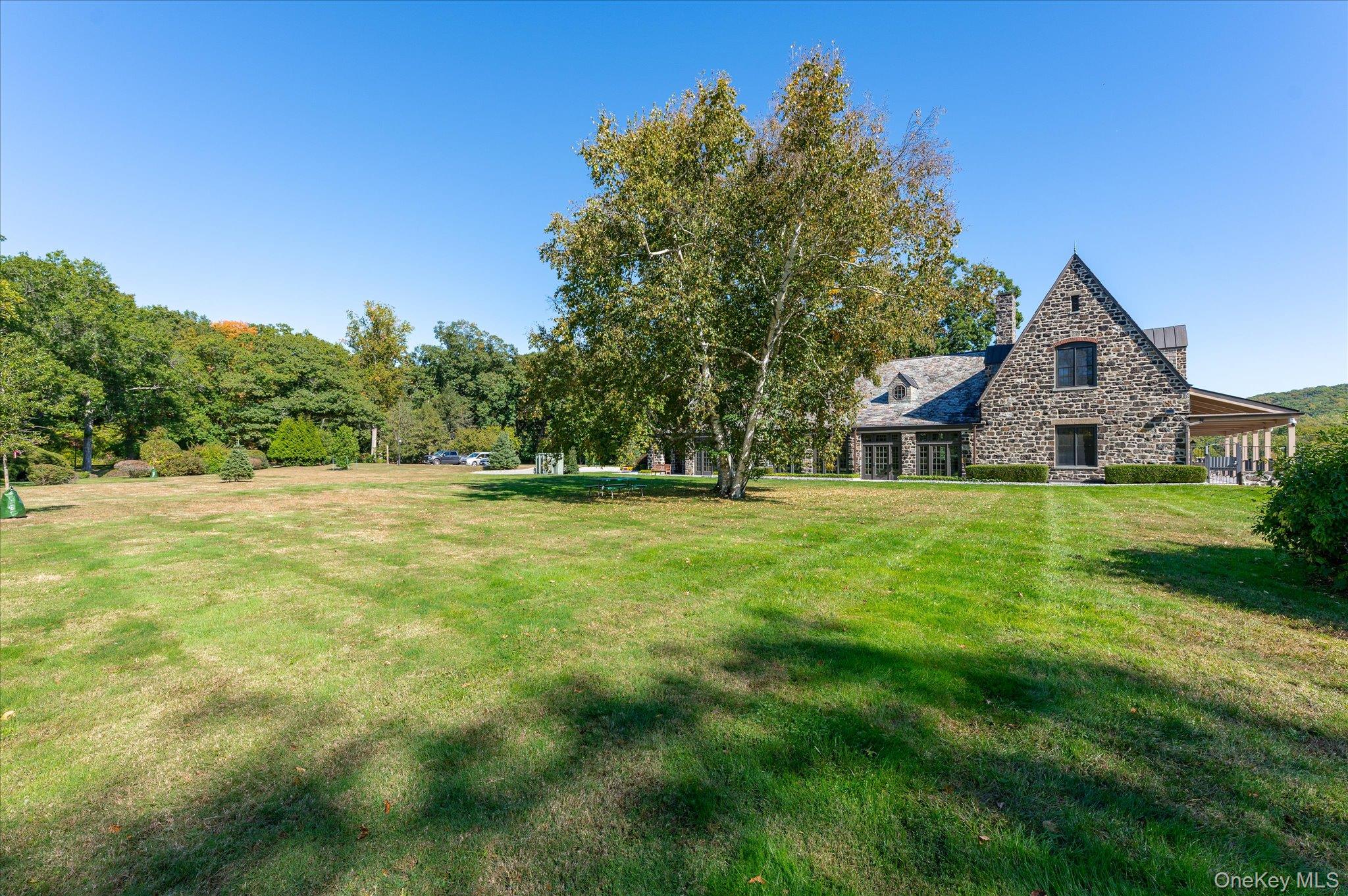 13 Bernheimer Lane