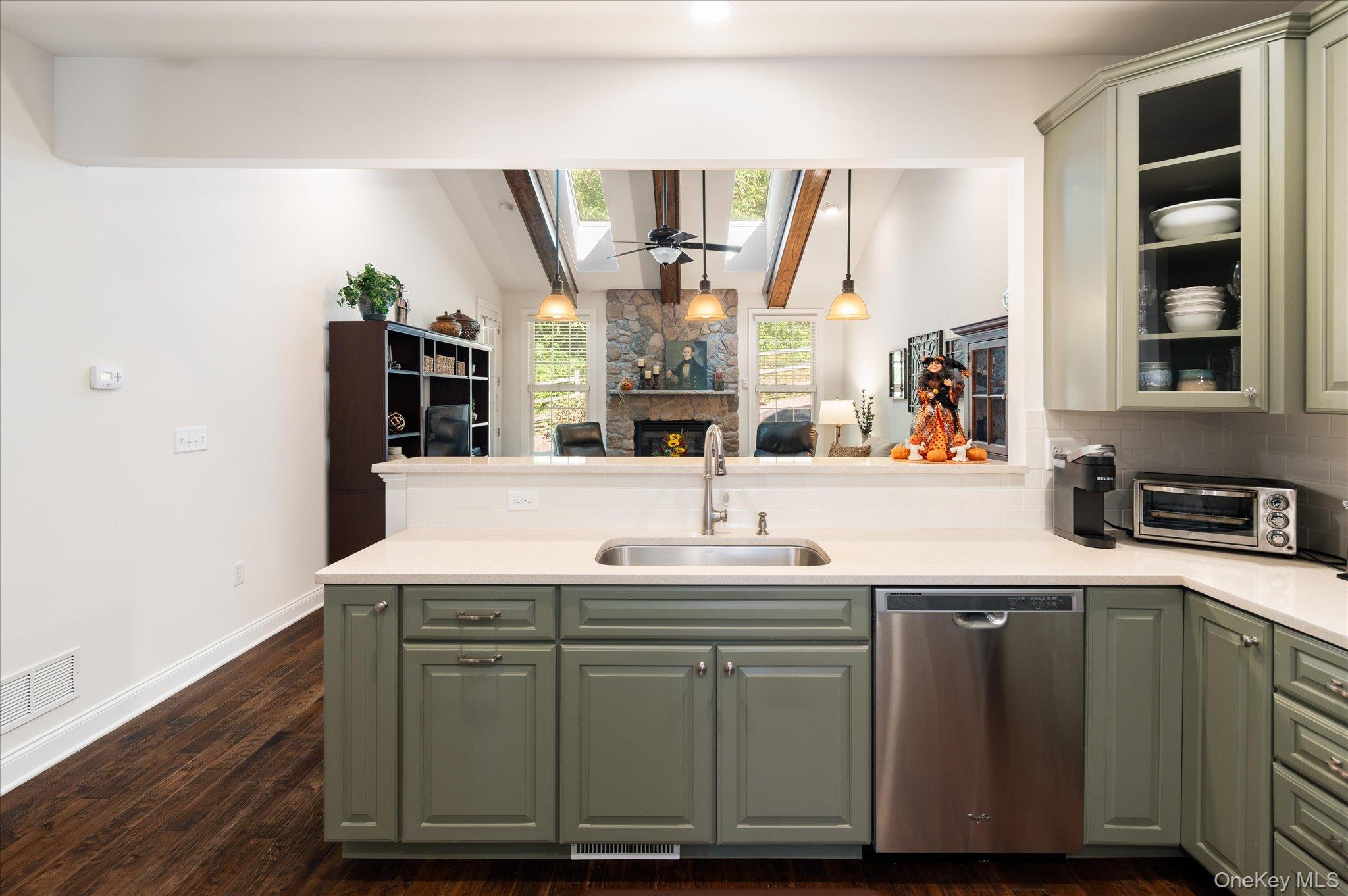 13 Bernheimer Lane