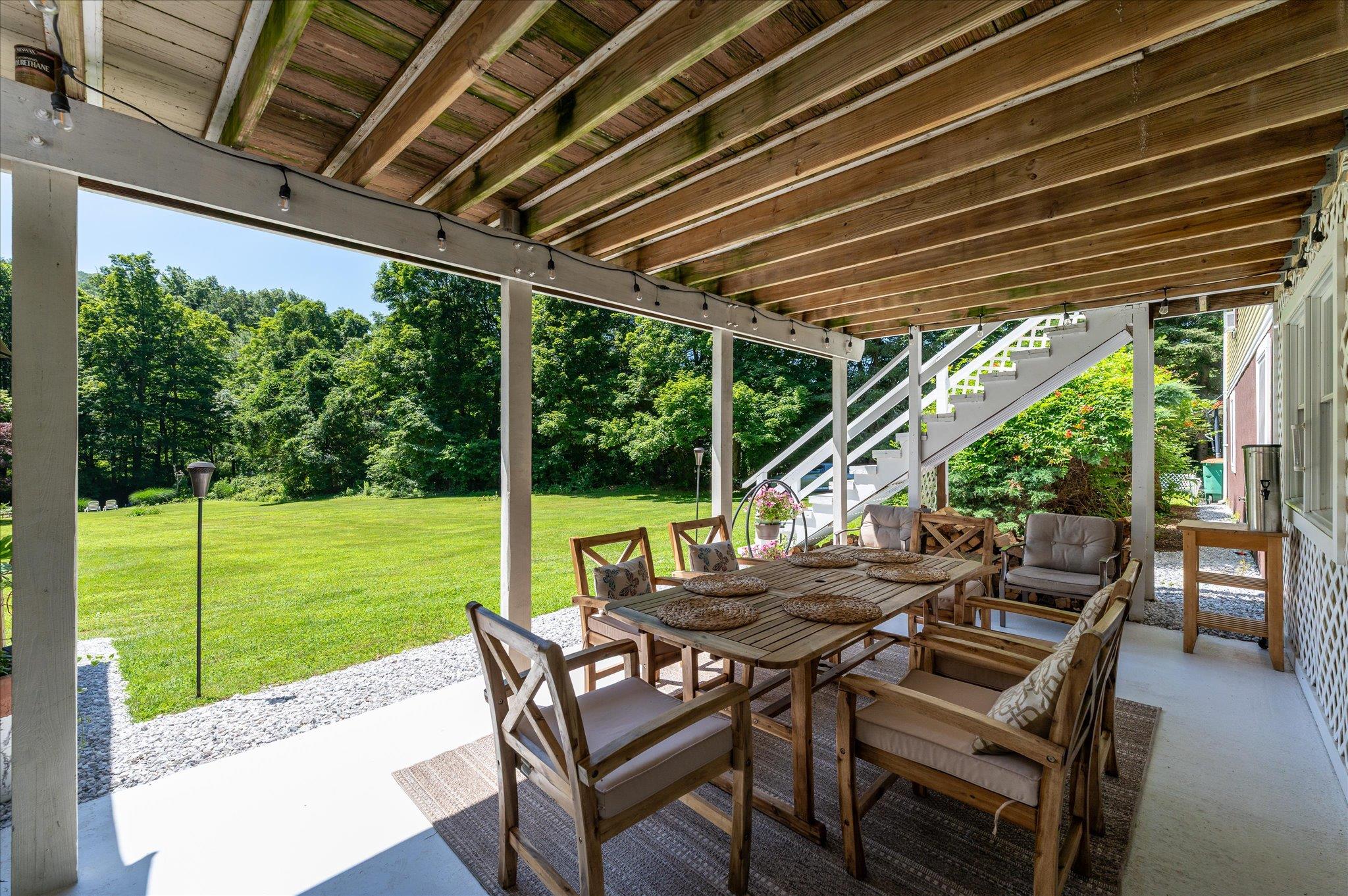 542 Peekskill Hollow Road