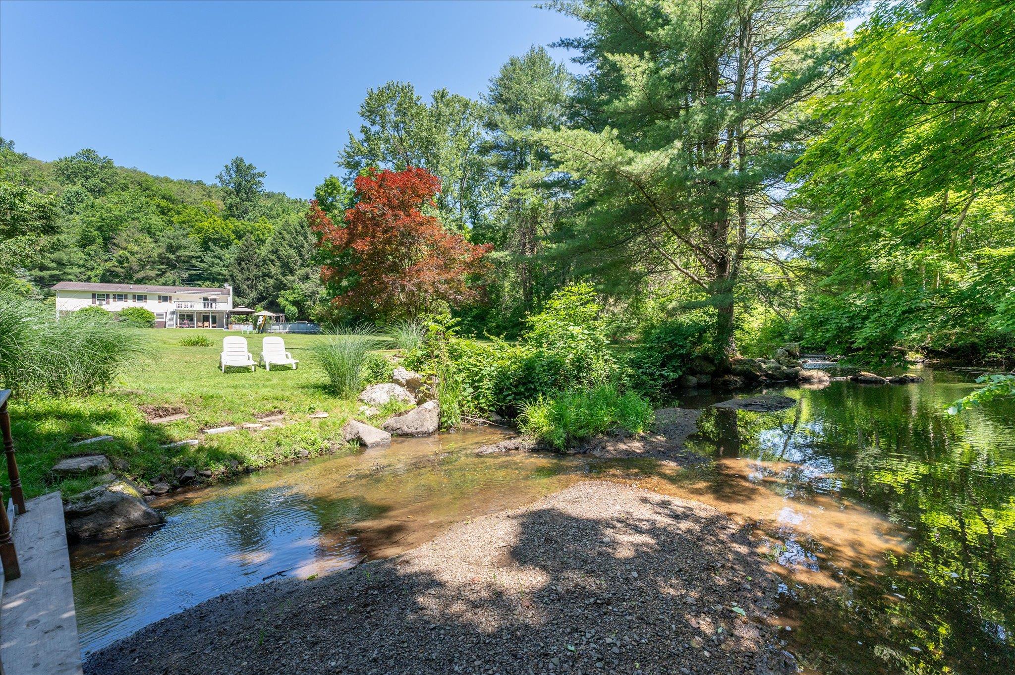 542 Peekskill Hollow Road