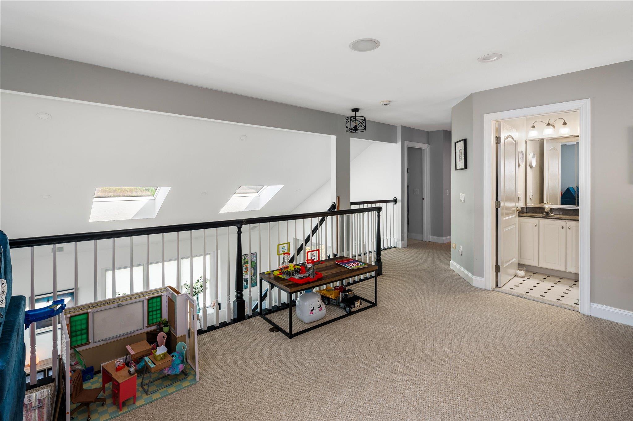 11 Mathews Lane