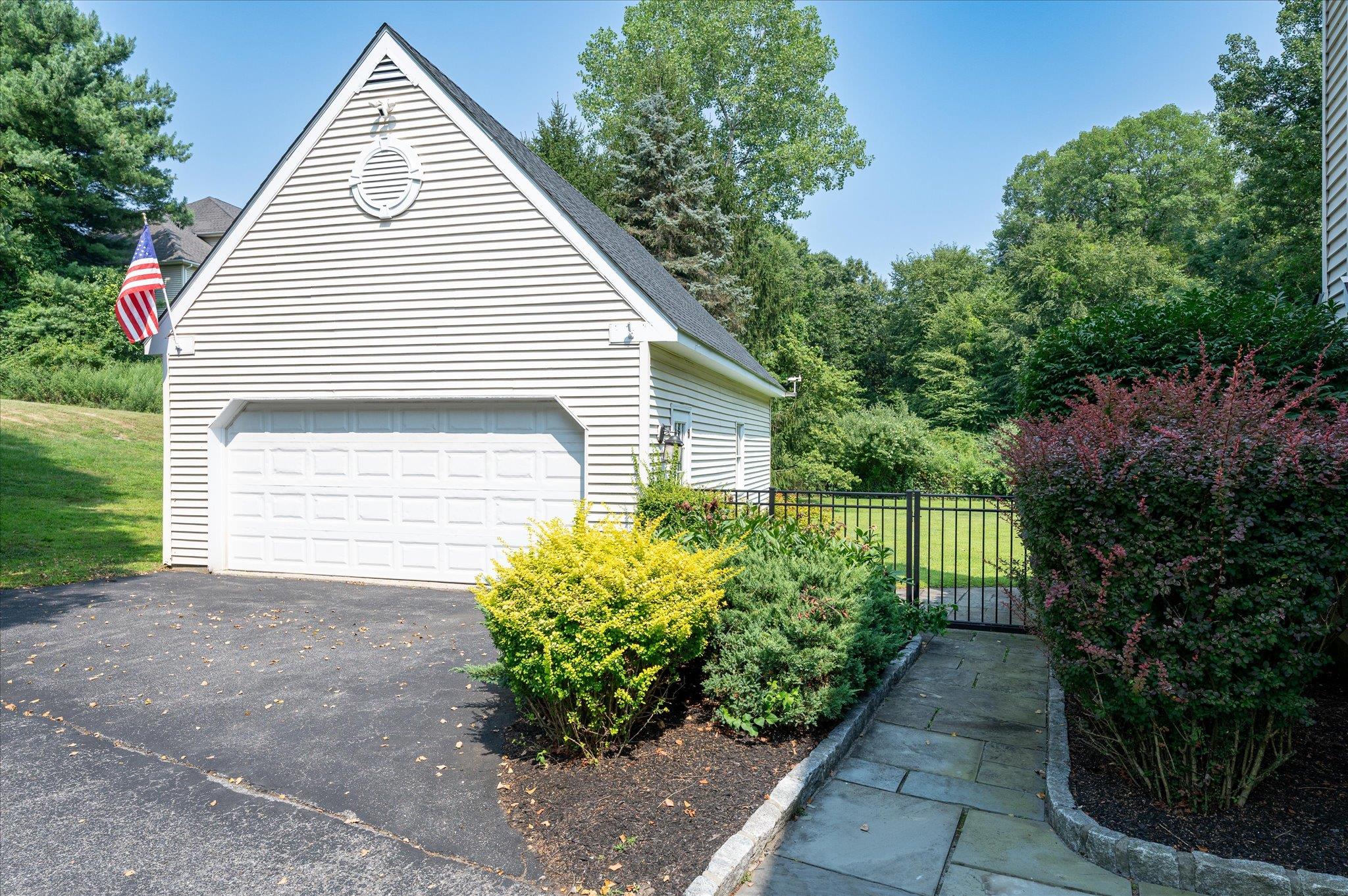 11 Mathews Lane