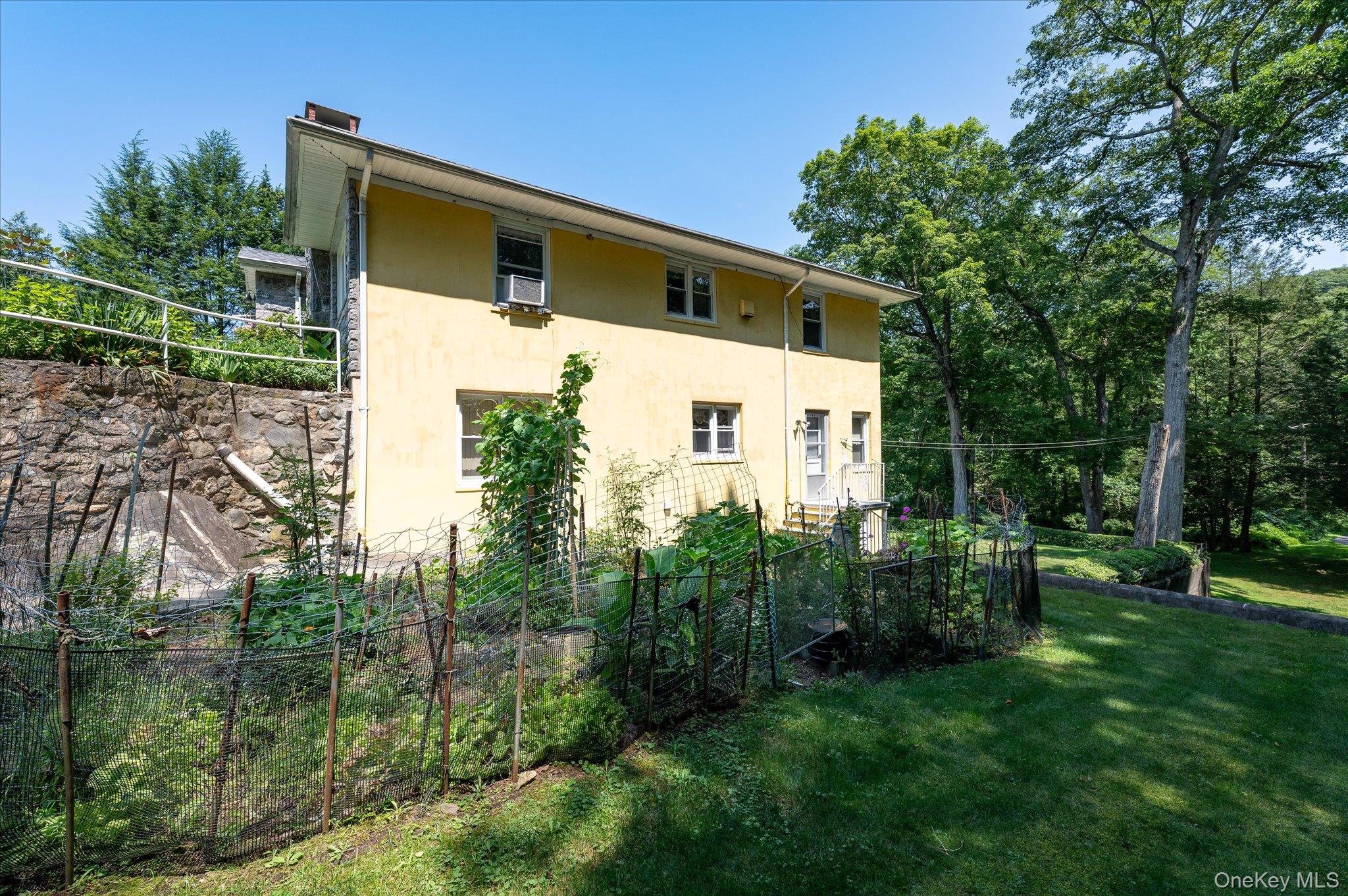 6 Arbutus Street