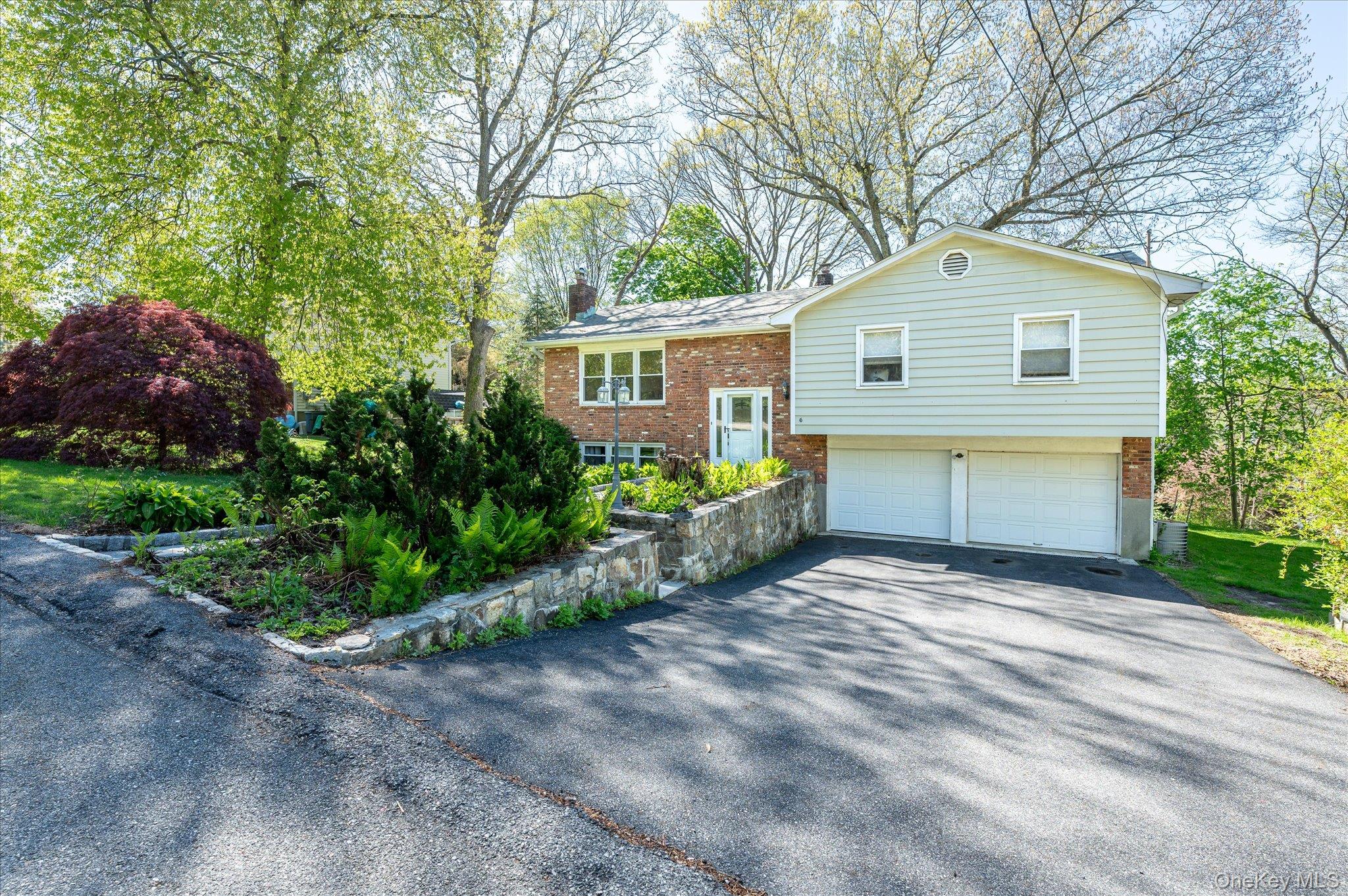 6 Amawalk Avenue