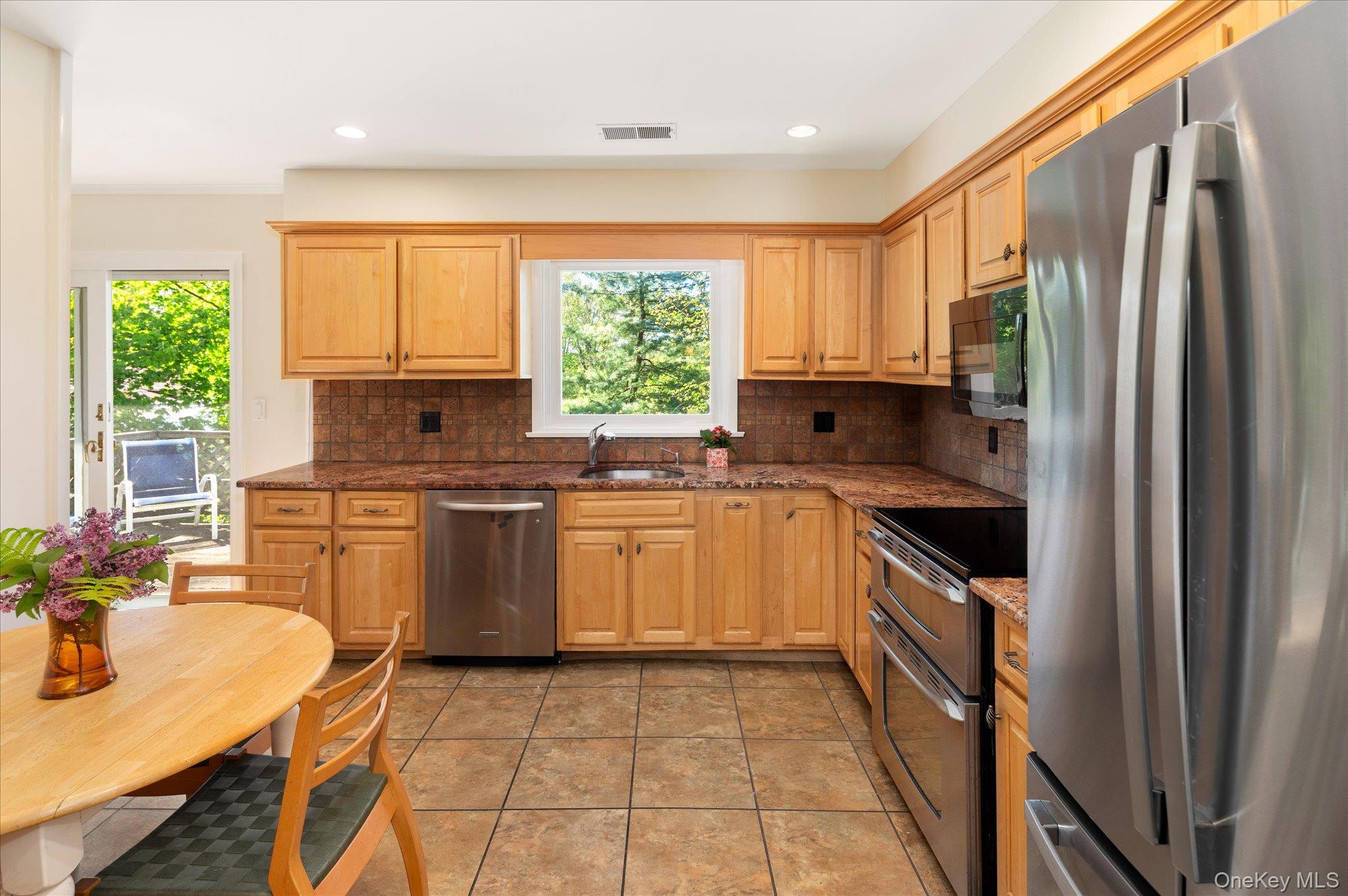 6 Amawalk Avenue