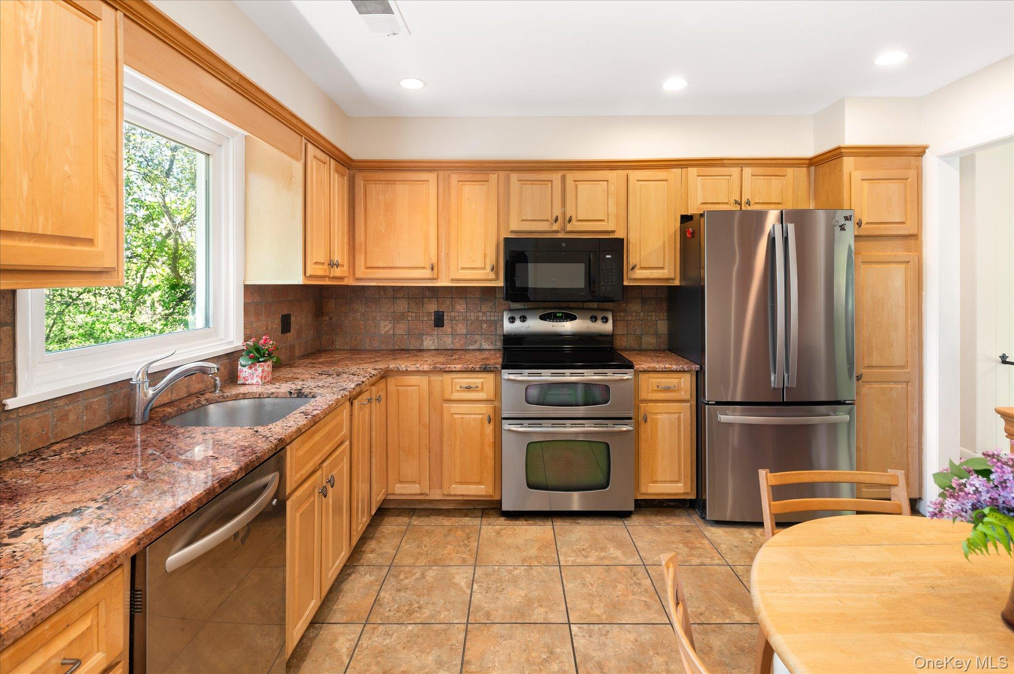 6 Amawalk Avenue